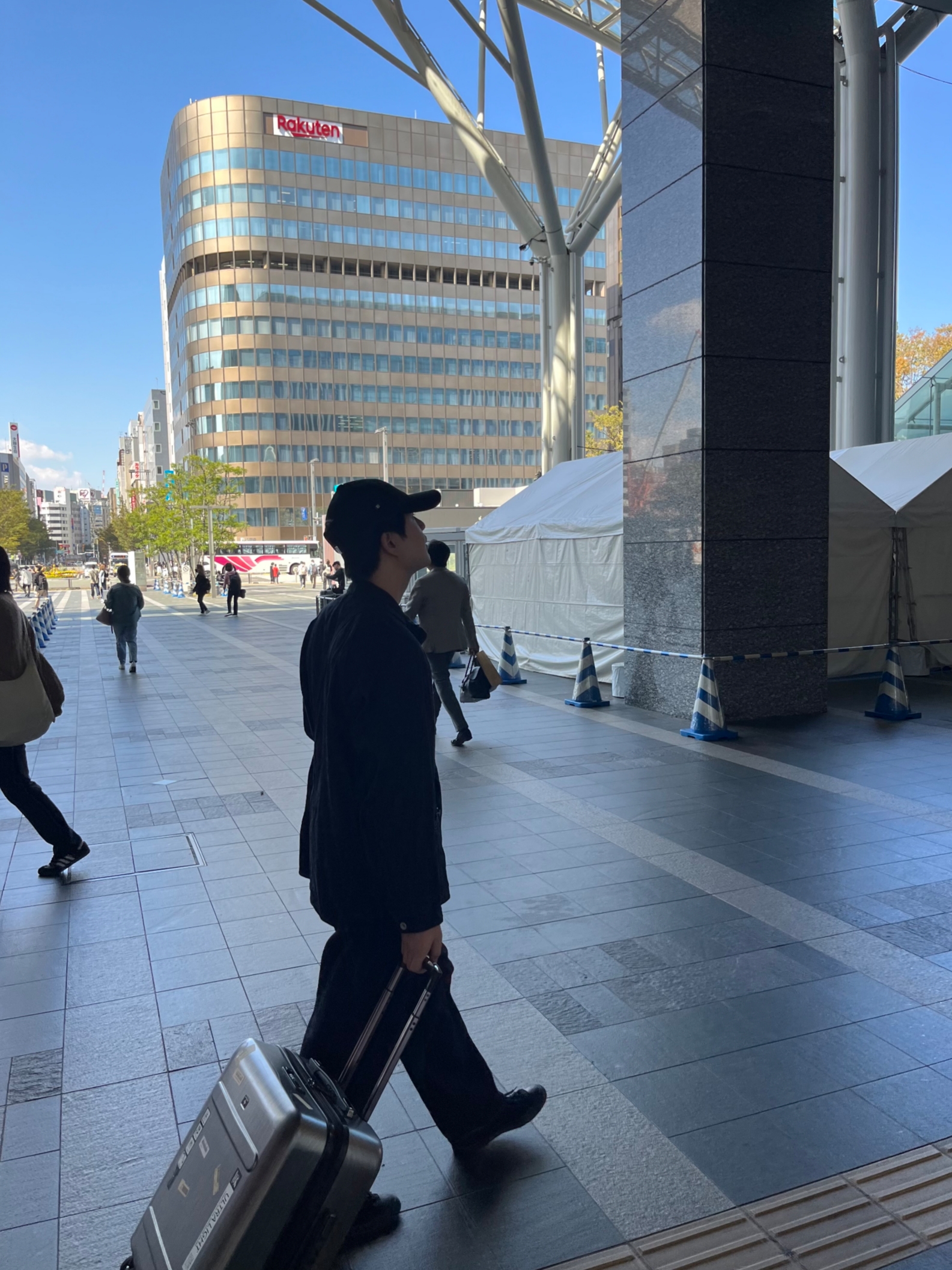 Comoli Belted Denim Pants Navy - 23AW, Wooyoungmi Logo Ball Cap Black - 23SS 착용 스타일