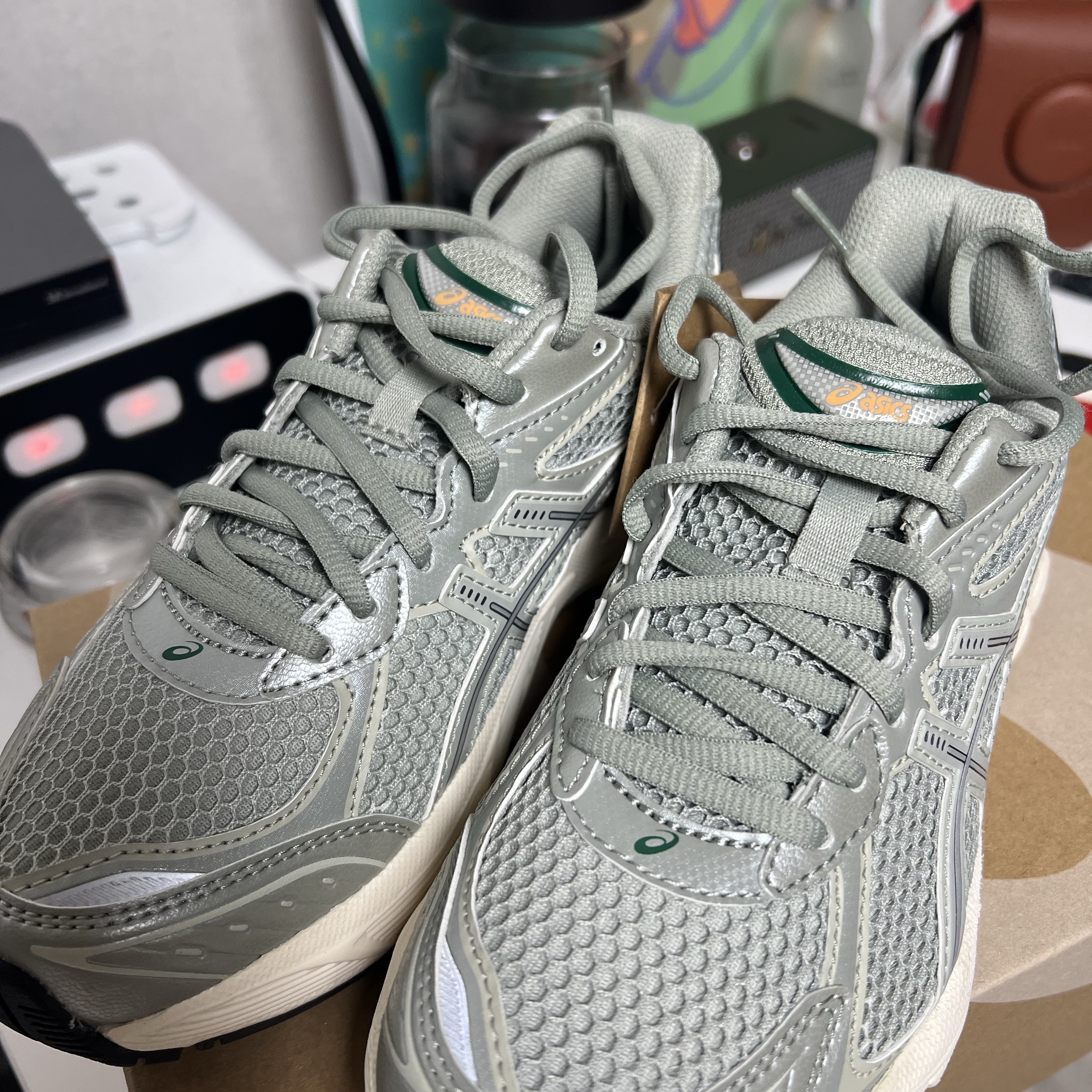 Asics GT-2160 Seal Grey Jewel Green 착용 스타일 - 1