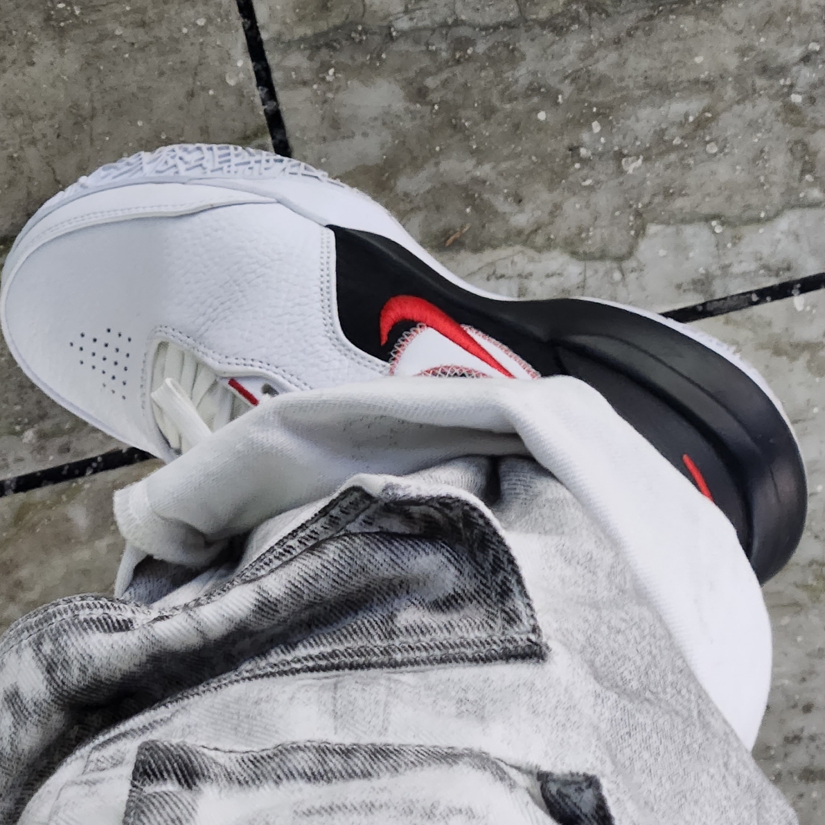 Nike LeBron NXXT Gen AMPD EP White University Red 착용 스타일 - 1