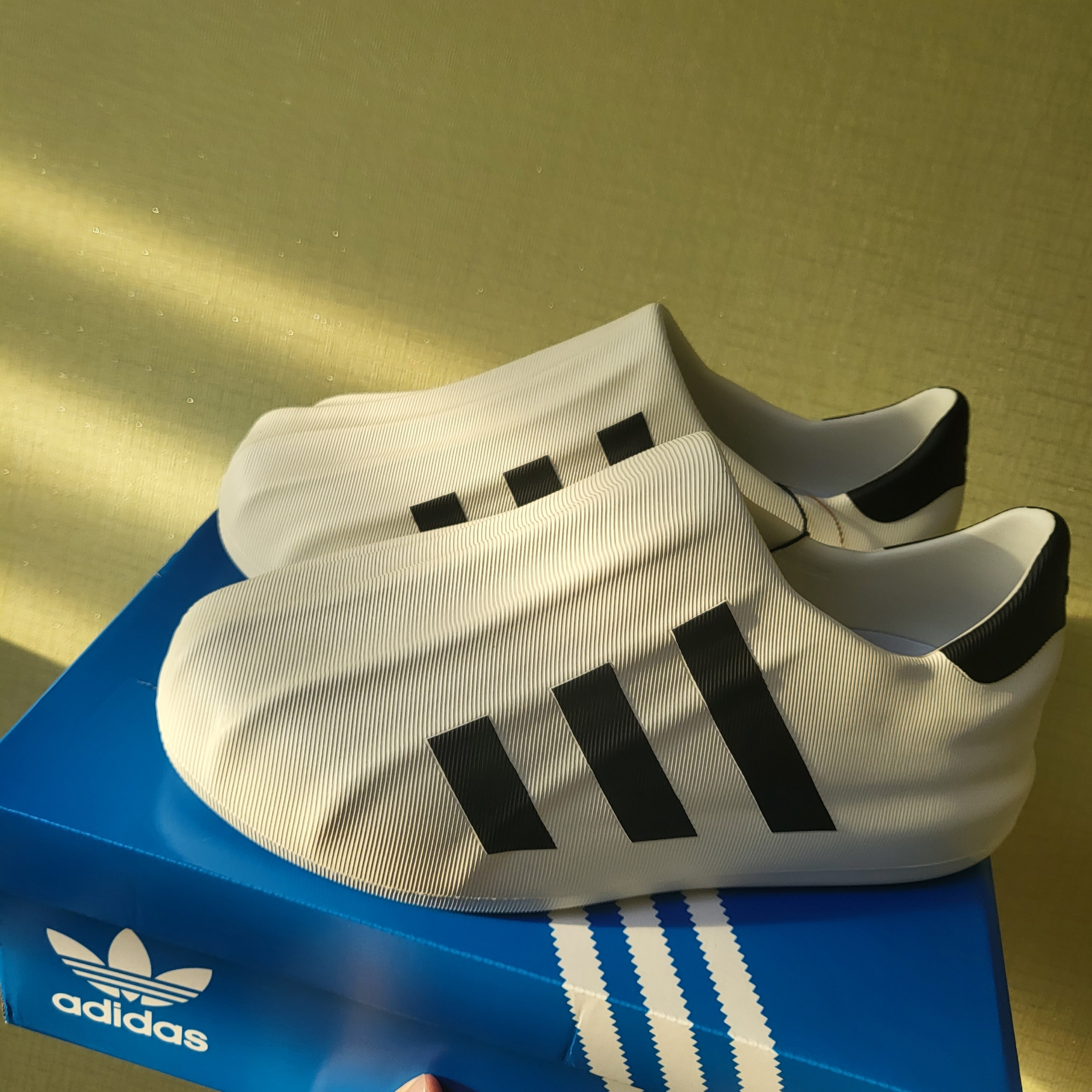 Adidas Adifom Superstar Core White 착용 스타일 - 2