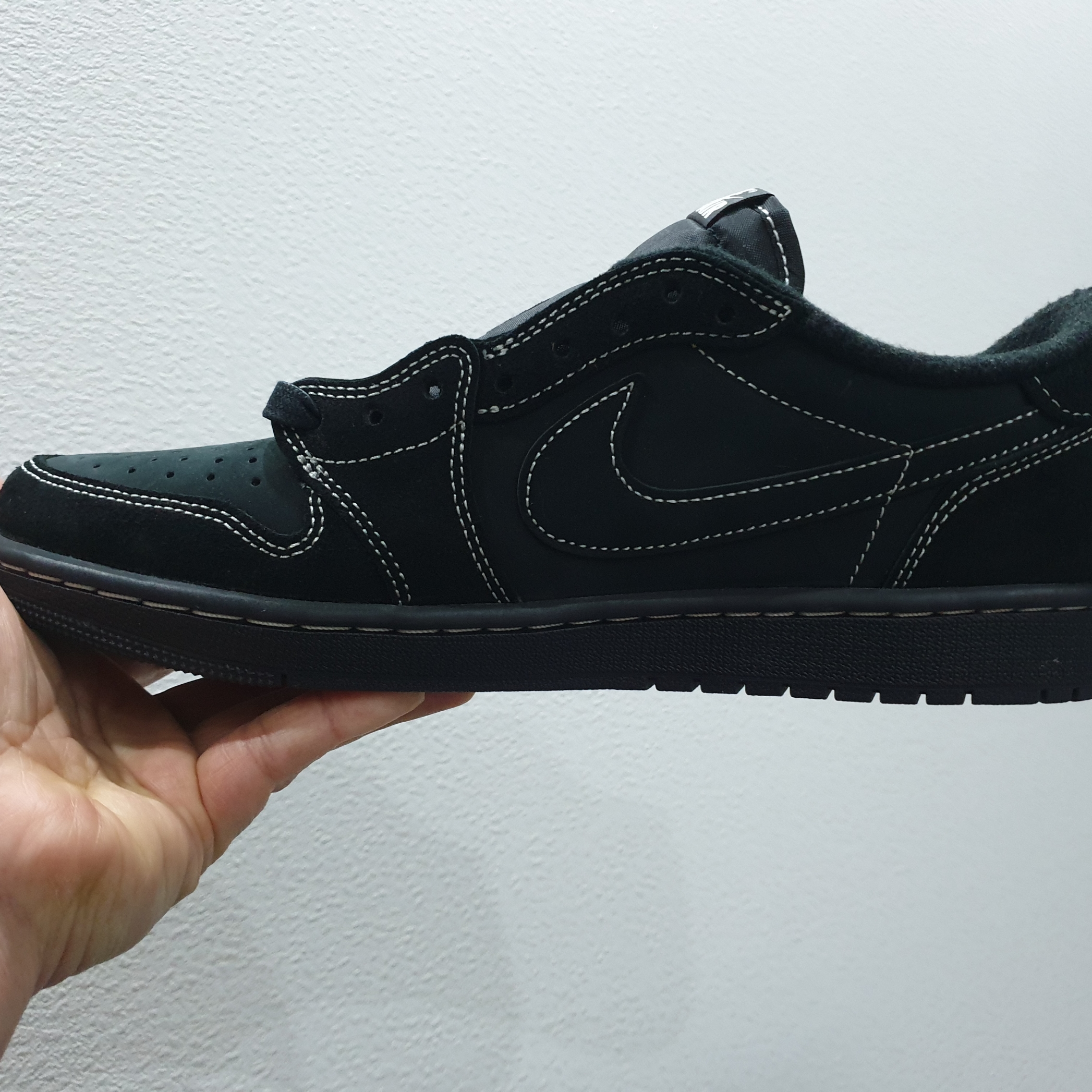 Jordan 1 x Travis Scott Retro Low OG SP Black Phantom 착용 스타일