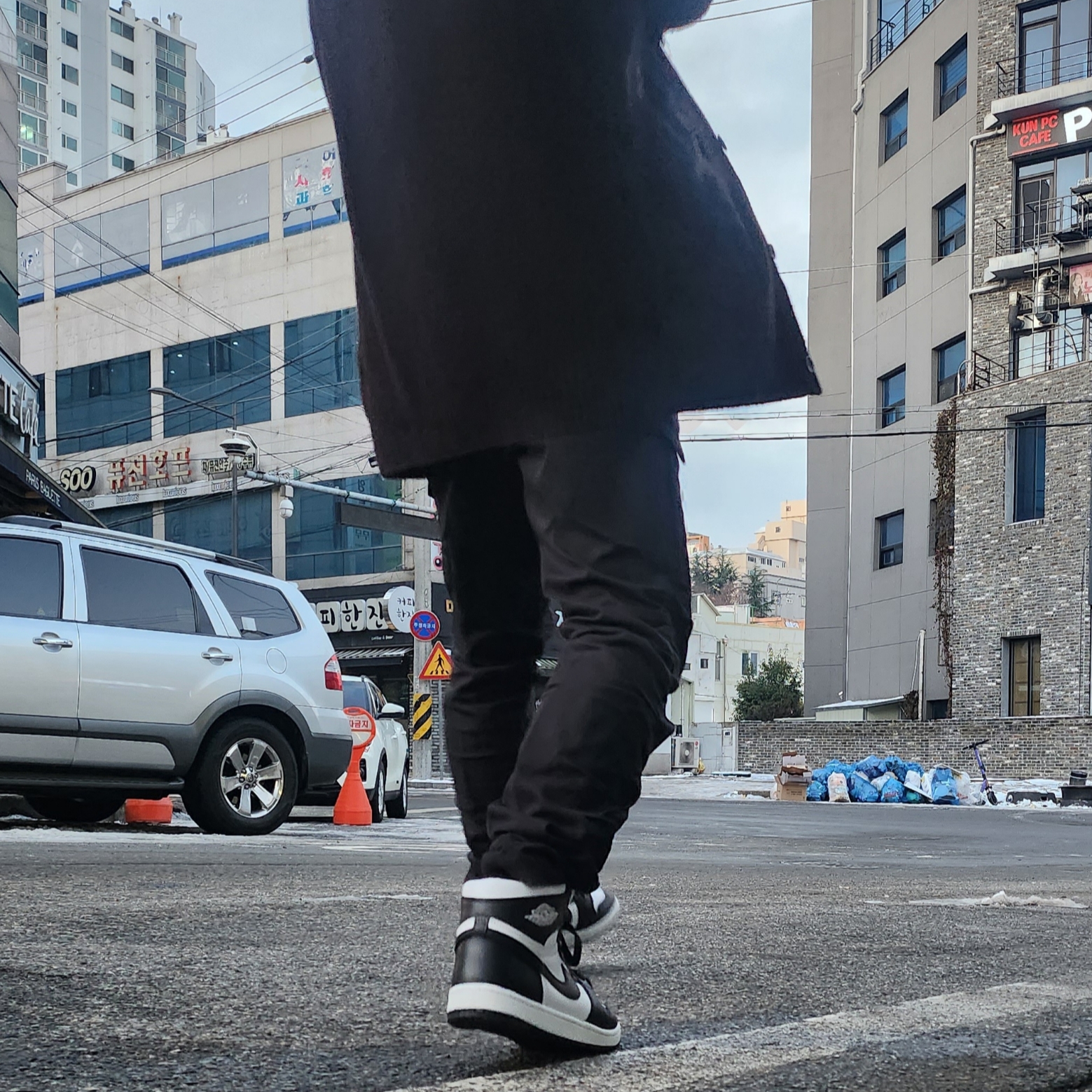 Jordan 1 High 85 Black White, Nike Futura Corduroy Bucket Black 착용 스타일 - 2
