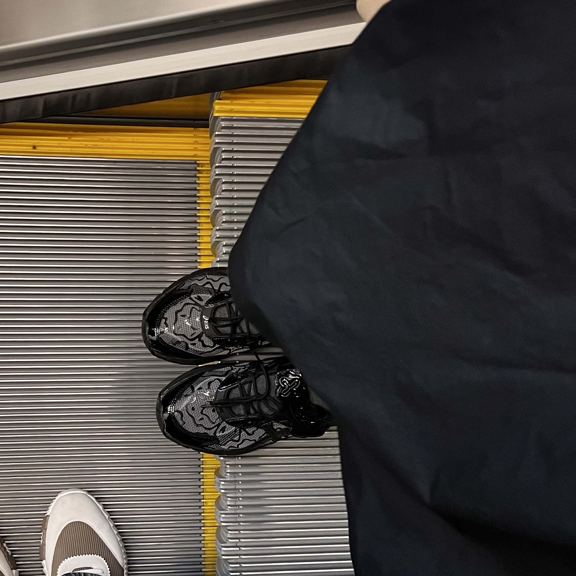Asics x Cecilie Bahnsen GT-2160 Black 착용 스타일 - 2