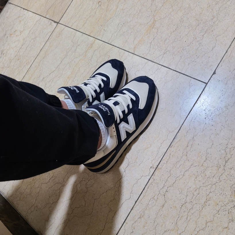 New Balance 574 Legacy Navy Blue 착용 스타일 - 1