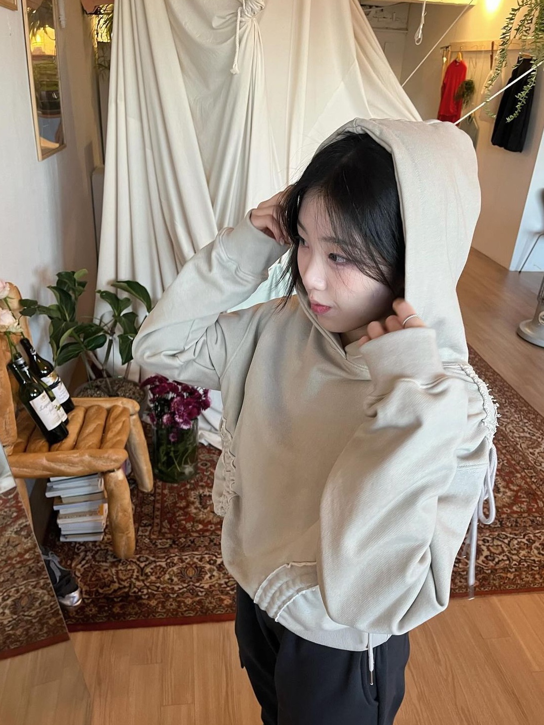 Saenginstudios Shirring Rope Hoodie Beige 착용 스타일