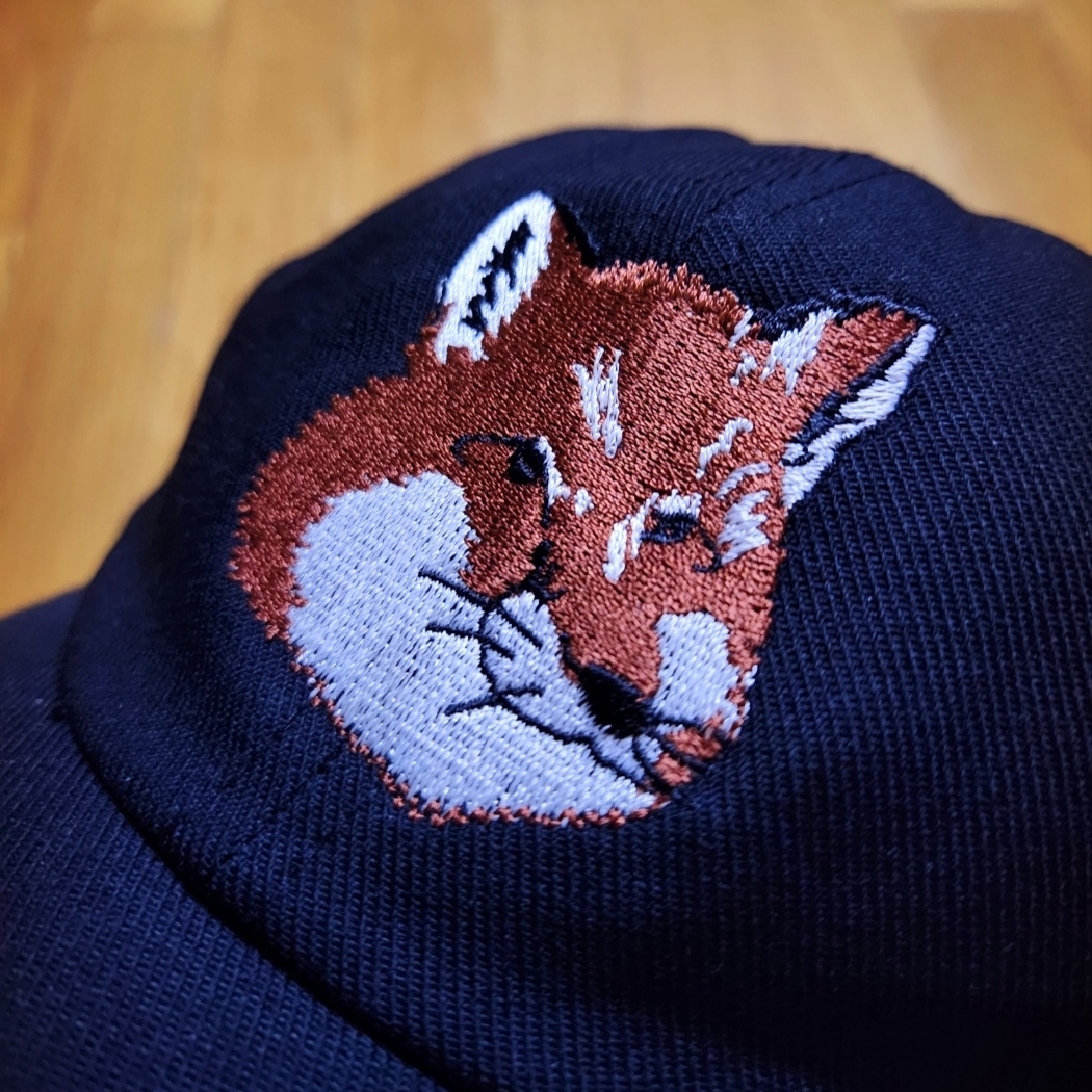 Maison Kitsune Large Fox Head Embroidered 6P Cap White - 21FW, Maison Kitsune Large Fox Head Embroidered 6P Cap Black - 21FW 착용 스타일 - 2