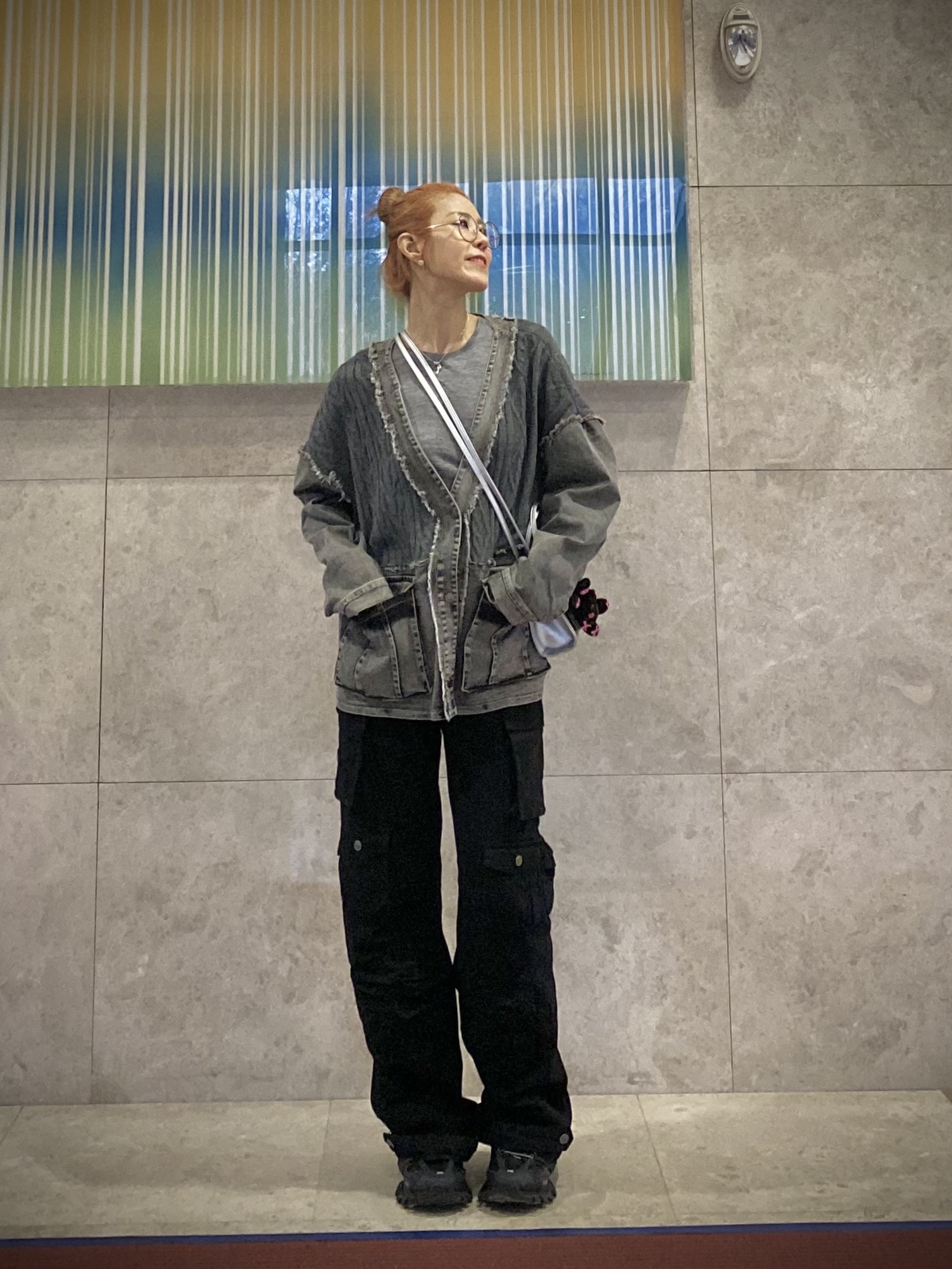 Balenciaga Track Sneakers Triple Black, Telfar Small Shopping Bag Silver 착용 스타일 - 2