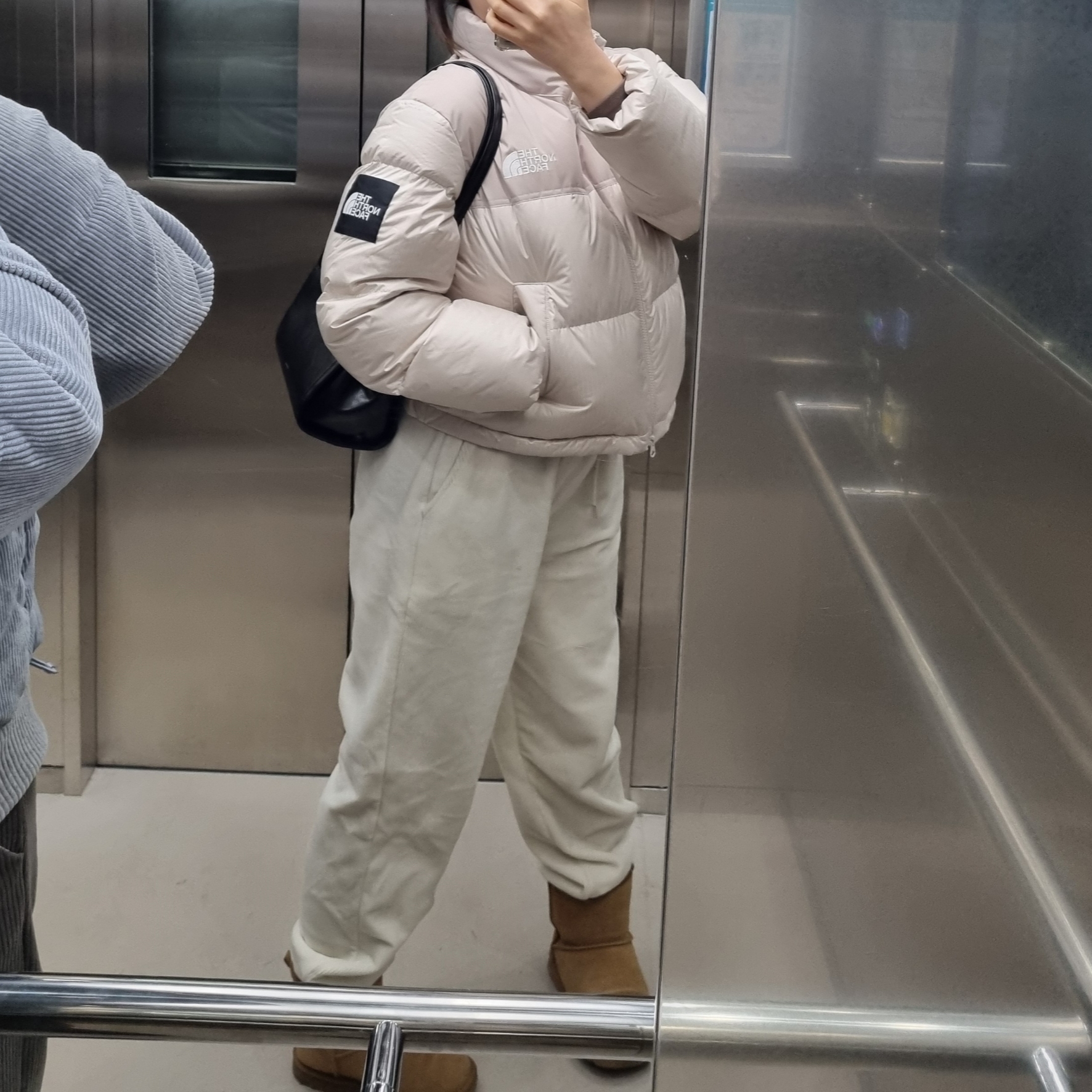 (W) The North Face White Label Novelty Nuptse Down Jacket Cream Beige 착용 스타일
