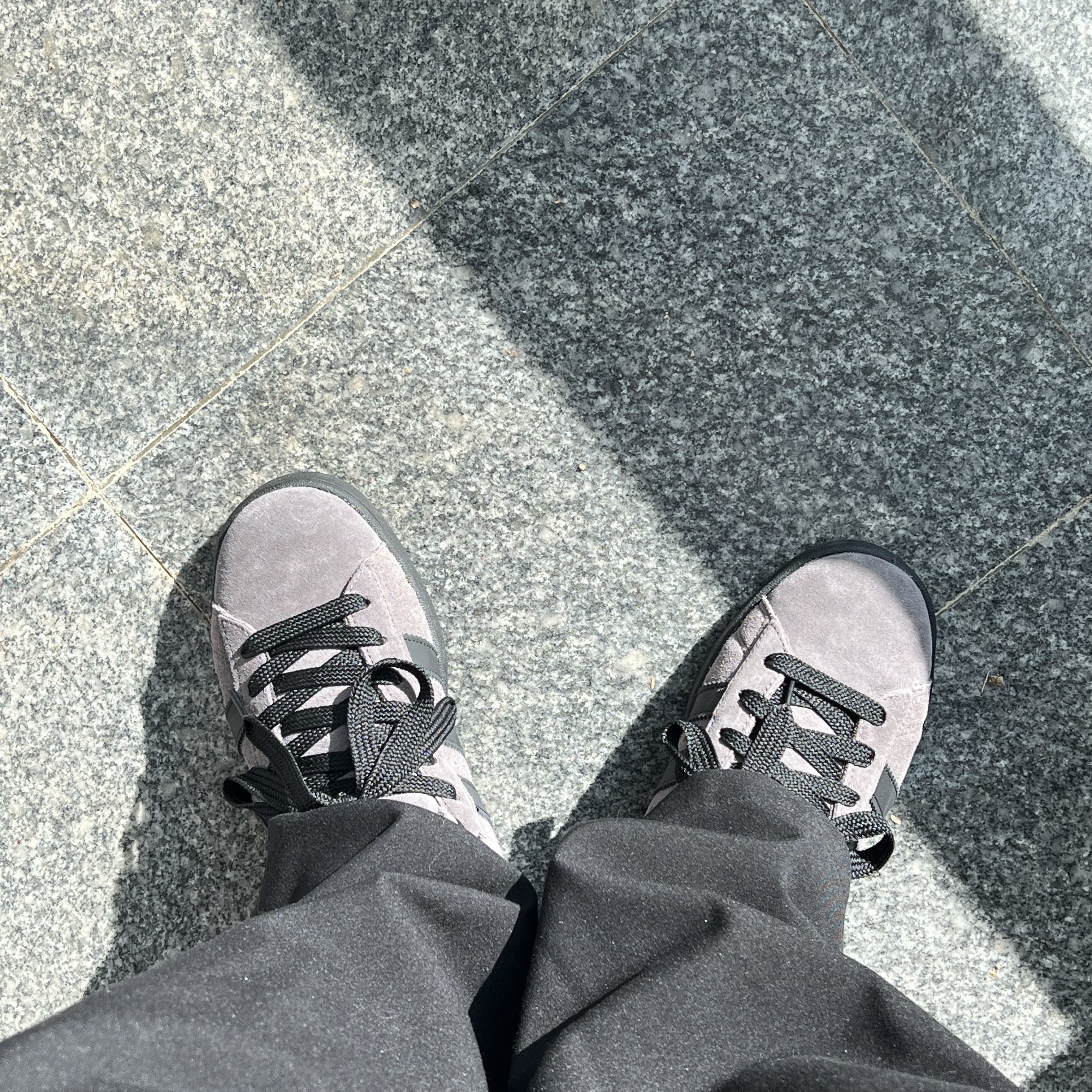 Adidas Campus 00s Charcoal Core Black 착용 스타일 - 3