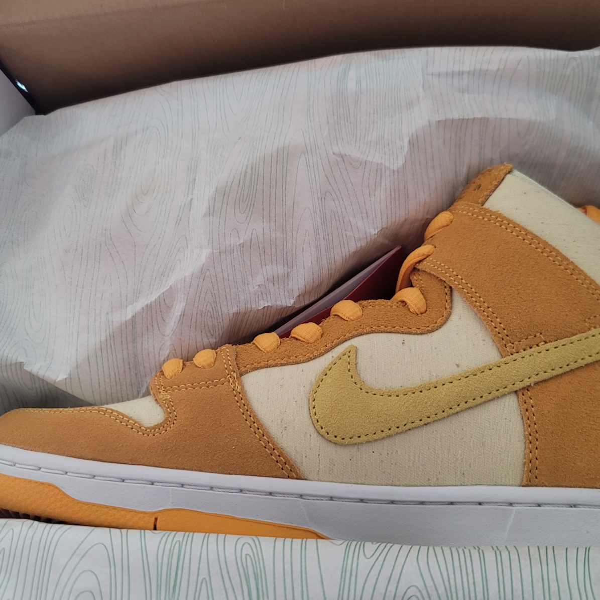 Nike SB Dunk High Pro Pineapple 착용 스타일