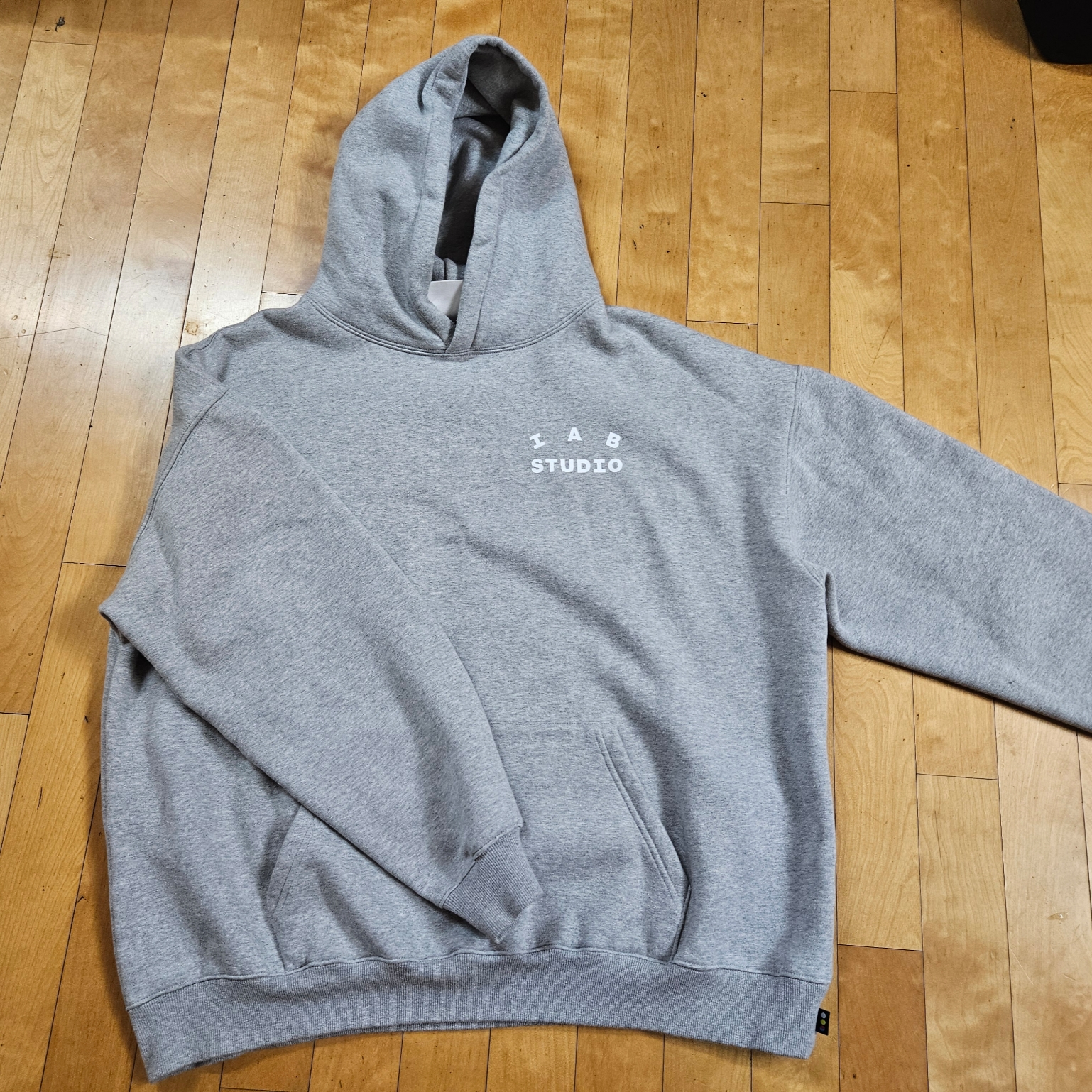 IAB Studio Hoodie Gray - 21SS 착용 스타일