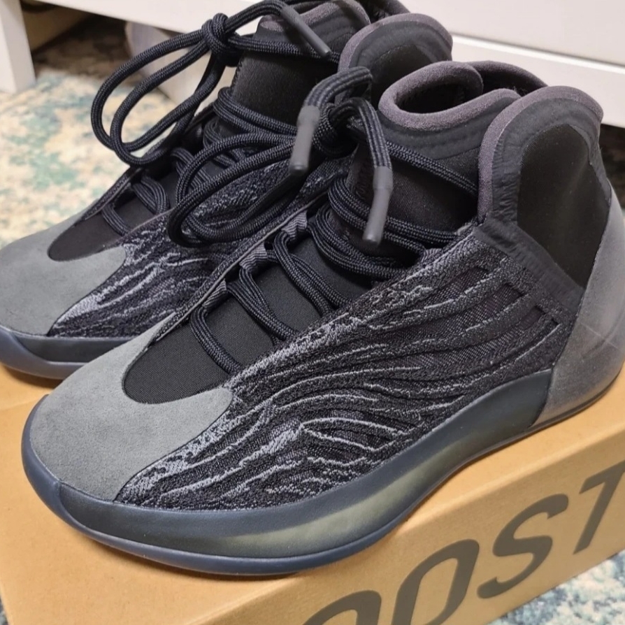 Adidas Yeezy QNTM Onyx 착용 스타일
