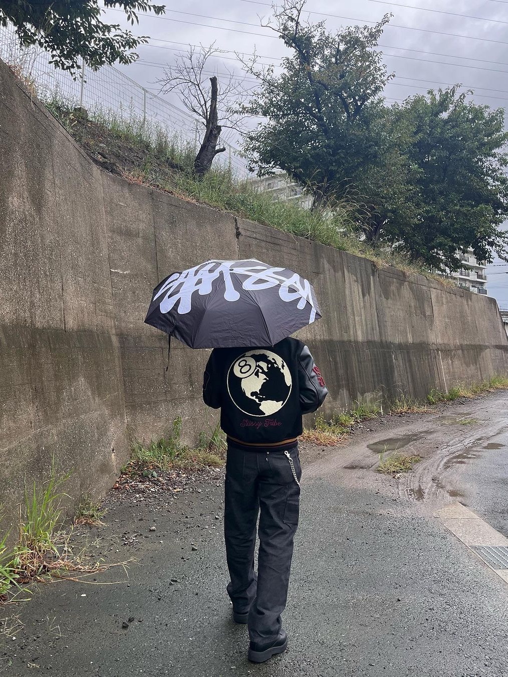 Nike x Stussy Reversible Jacket Medium Olive (FJ9153-222), Stussy x Our Legacy x Denim Tears TTL Varsity Jacket Black 착용 스타일 - 4