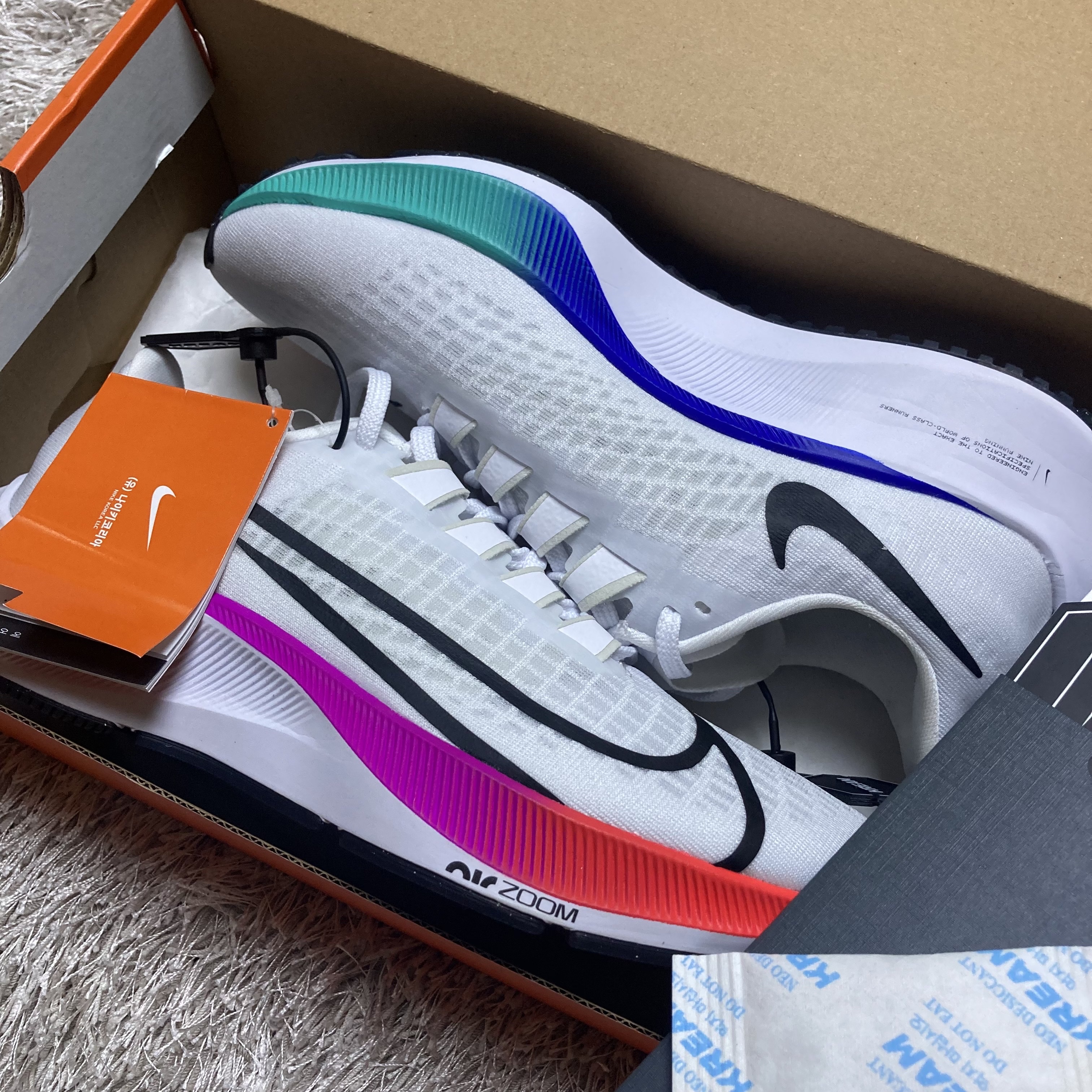 Nike Air Zoom Pegasus 37 White Hyper Violet 착용 스타일