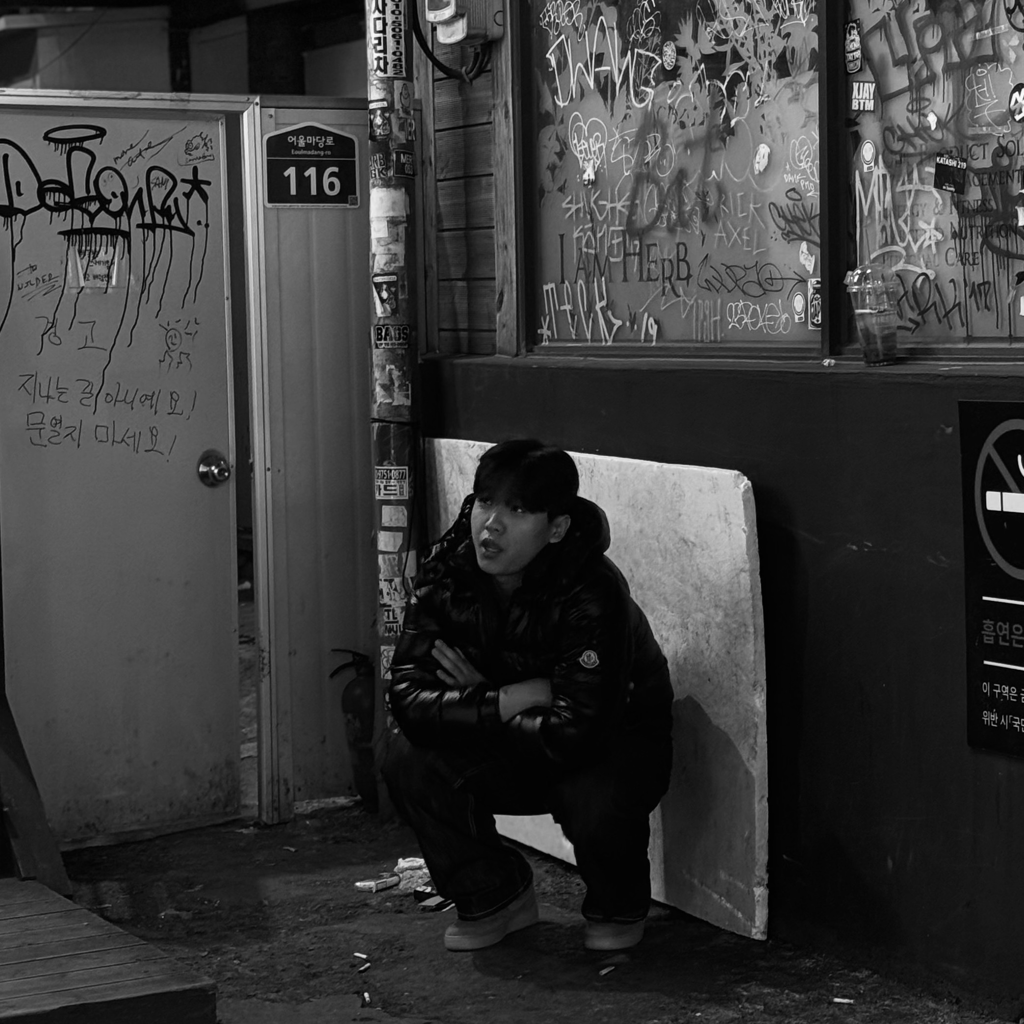 Moncler Maya Short Down Jacket Black - 23FW, Nike Air Force 1 '07 WB Flax 착용 스타일 - 3