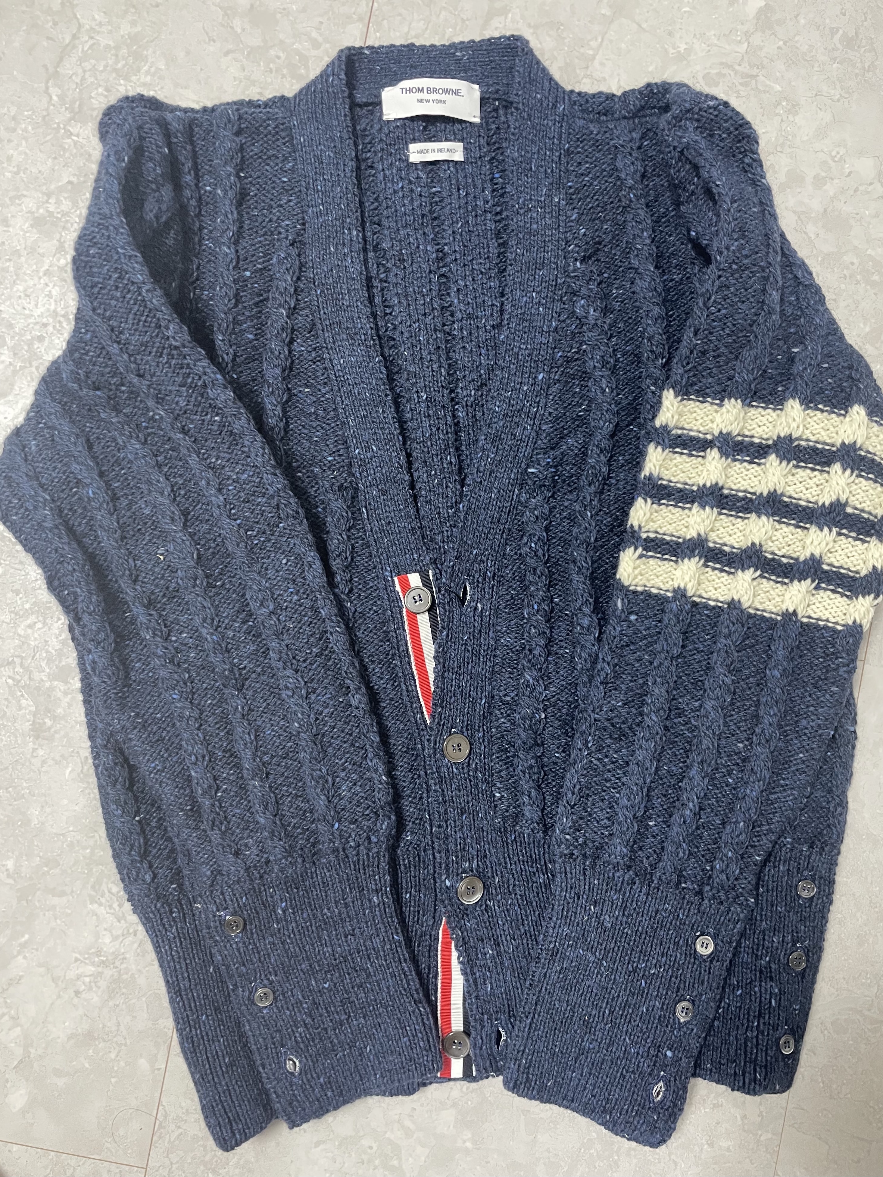 Thom Browne Donegal Twist Cable 4-Bar Classic V-Neck Cardigan Blue 착용 스타일