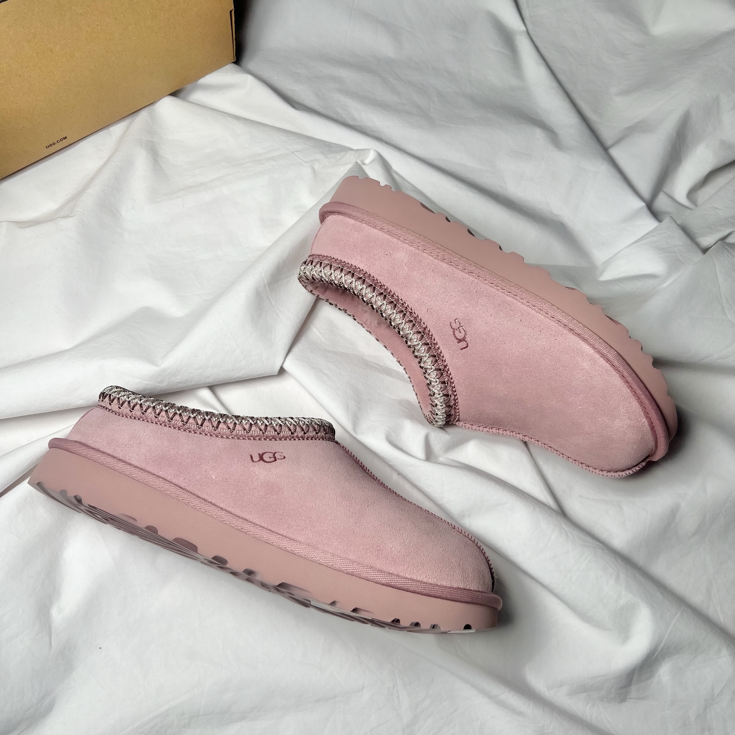 (W) UGG Tasman Slipper Lavender Shadow 착용 스타일