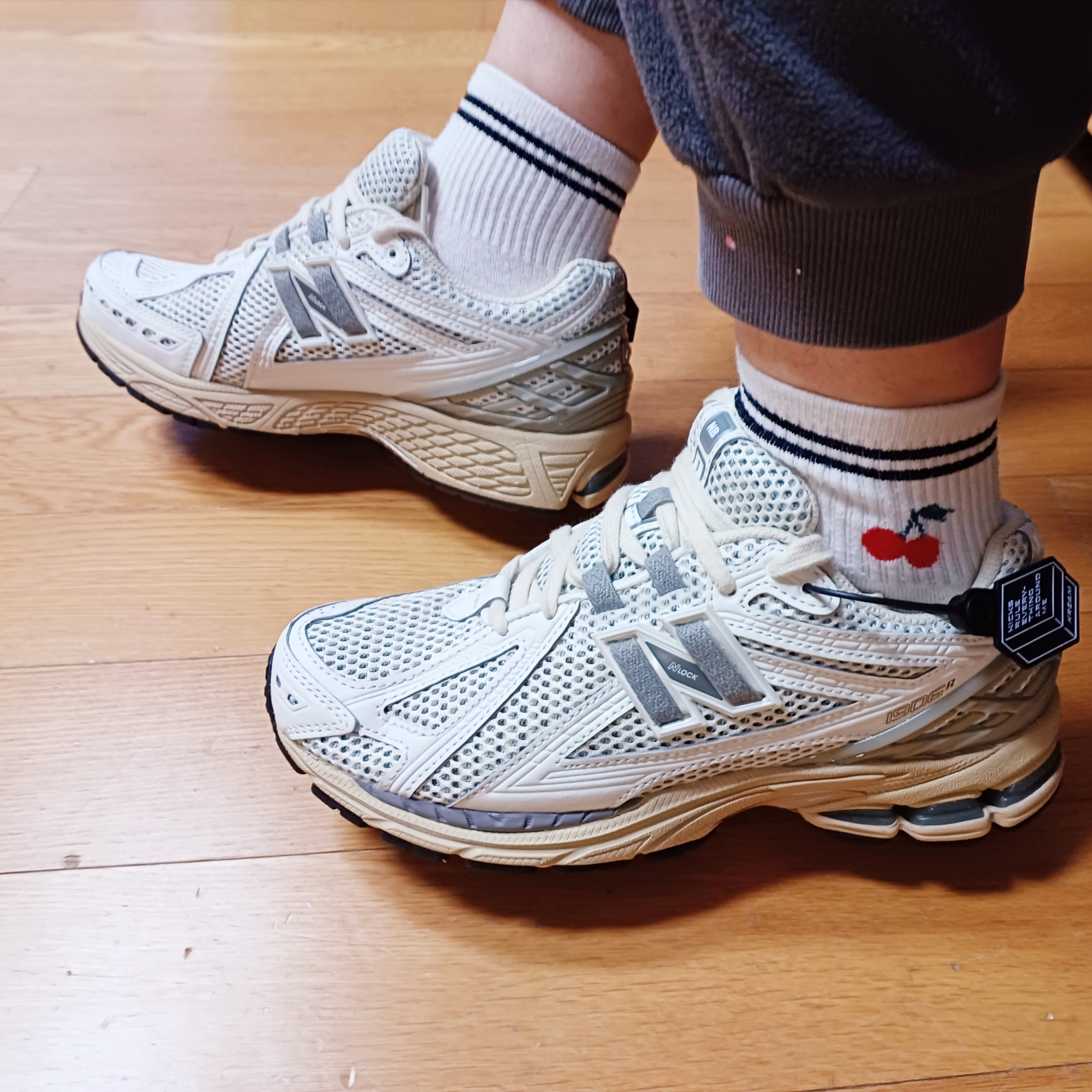 New Balance 1906R White Gray 착용 스타일
