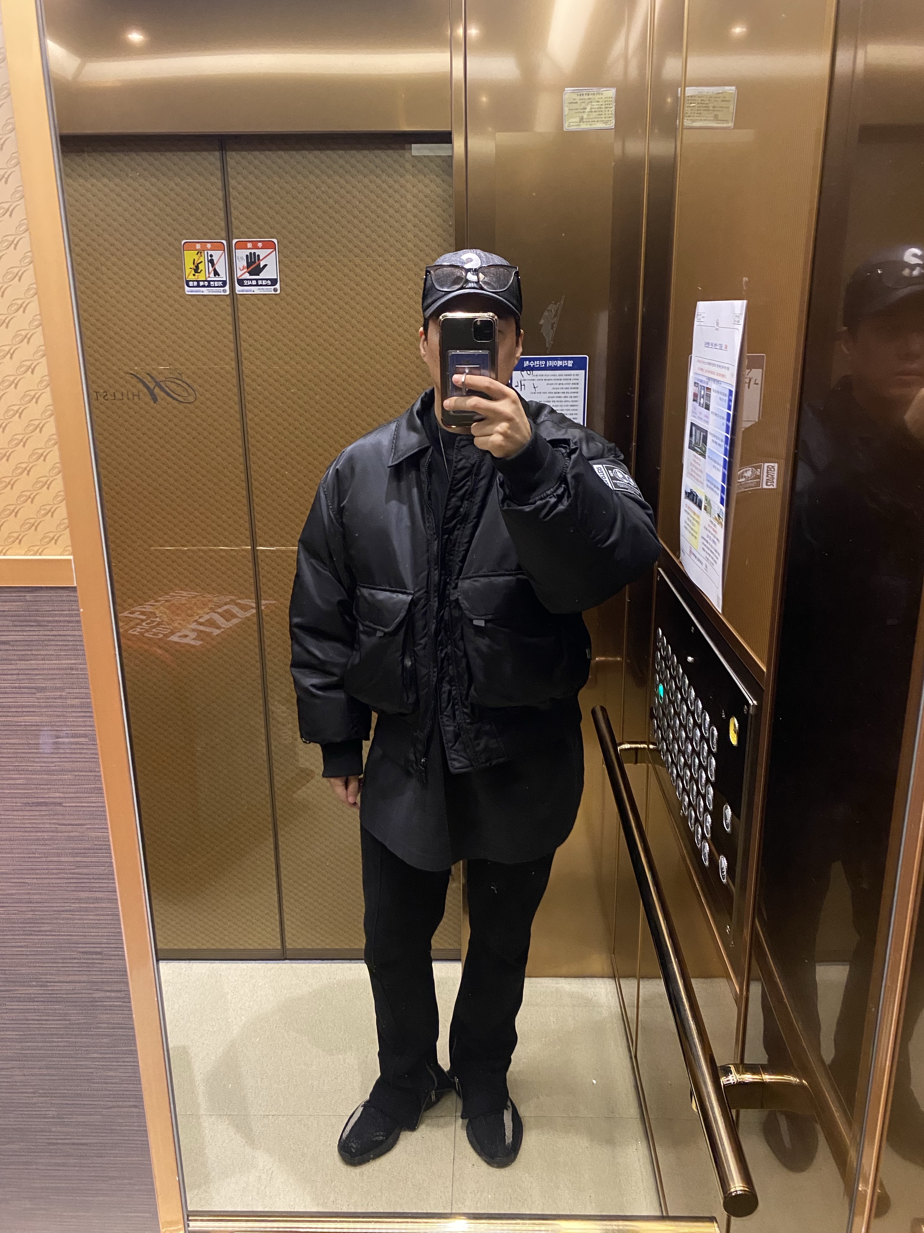 Yeezy Gap Engineered By Balenciaga Dove Long Sleeve T-Shirt Black, Adidas Yeezy Boost 350 V2 Core Black White 2022 착용 스타일
