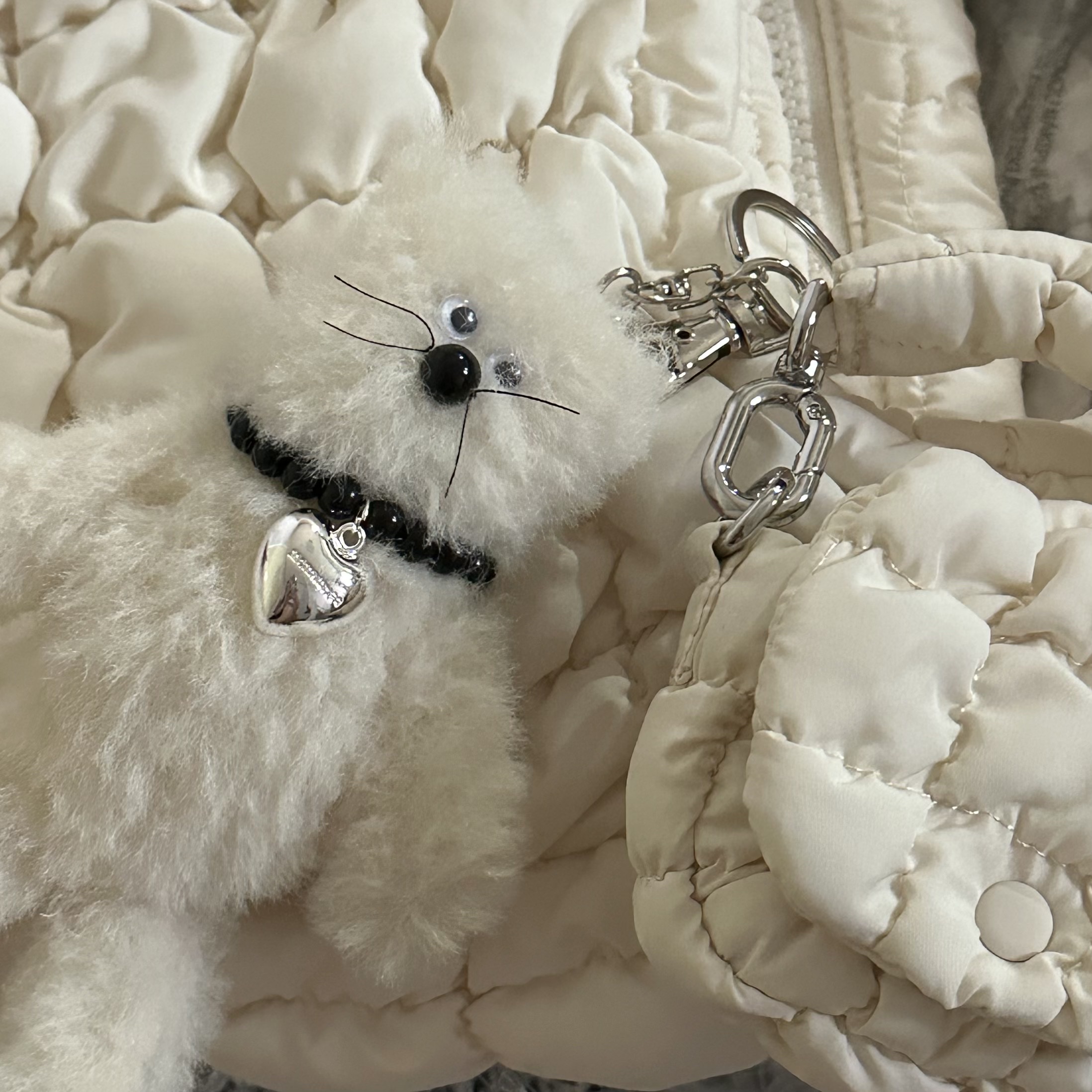 Monamhee Creami Keyring Cream - KREAM Exclusive 착용 스타일
