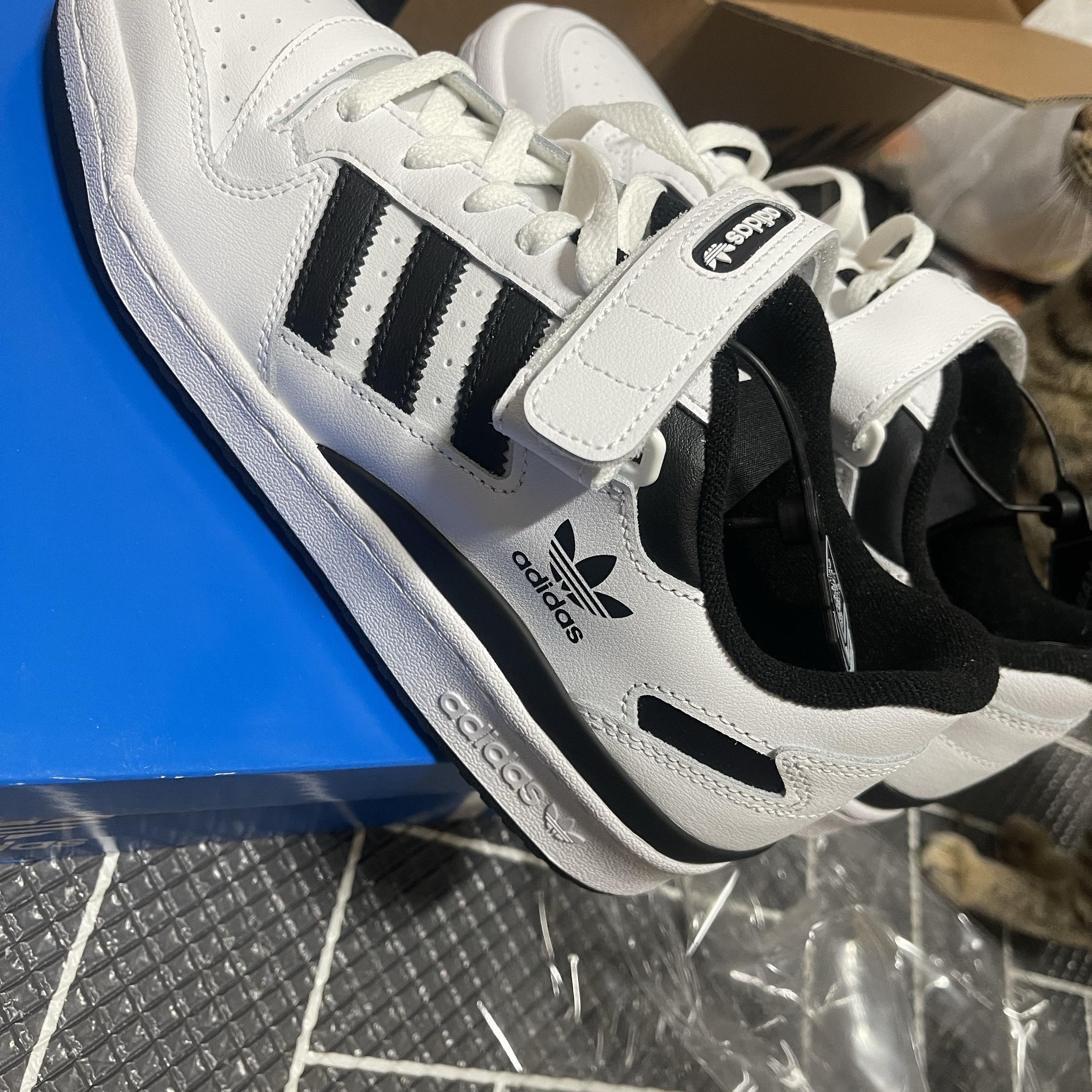 Adidas Forum Low White Black 착용 스타일