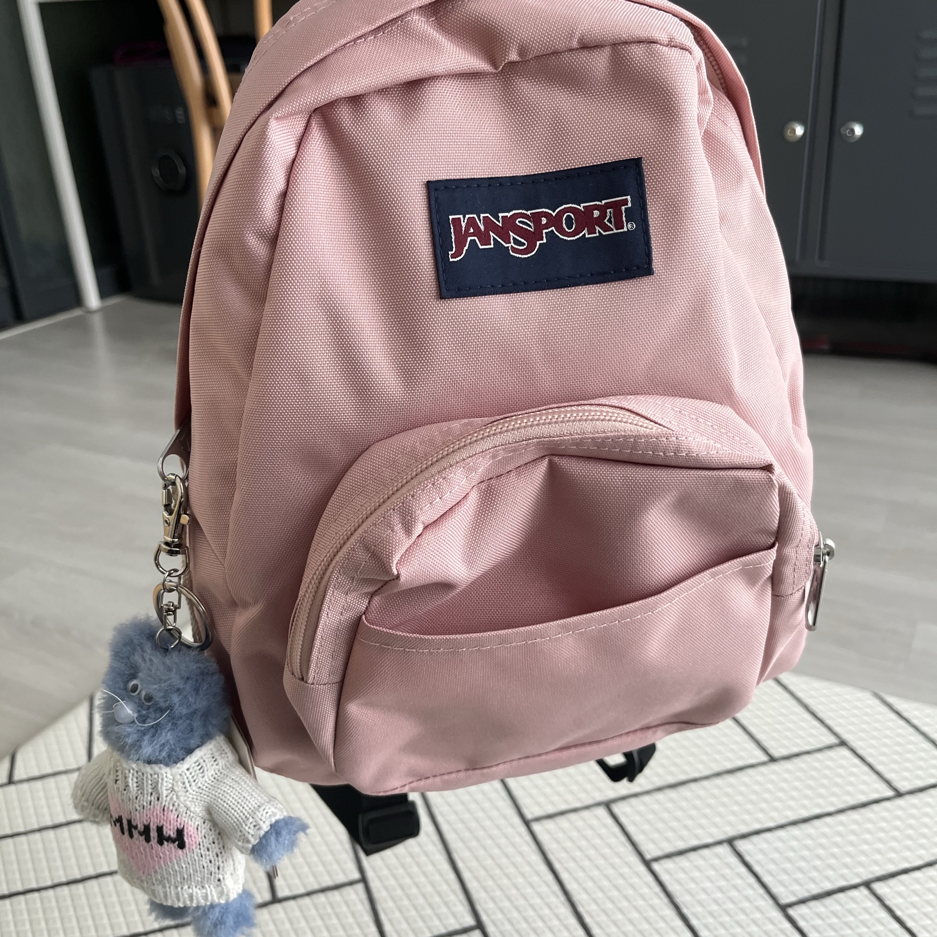 Jansport Half Pint Mini Backpack Misty Rose, Monamhee Love Flexy Keyring Blue 착용 스타일 - 1