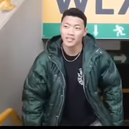 Thug Club Cave Down Jacket Khaki 착용 스타일