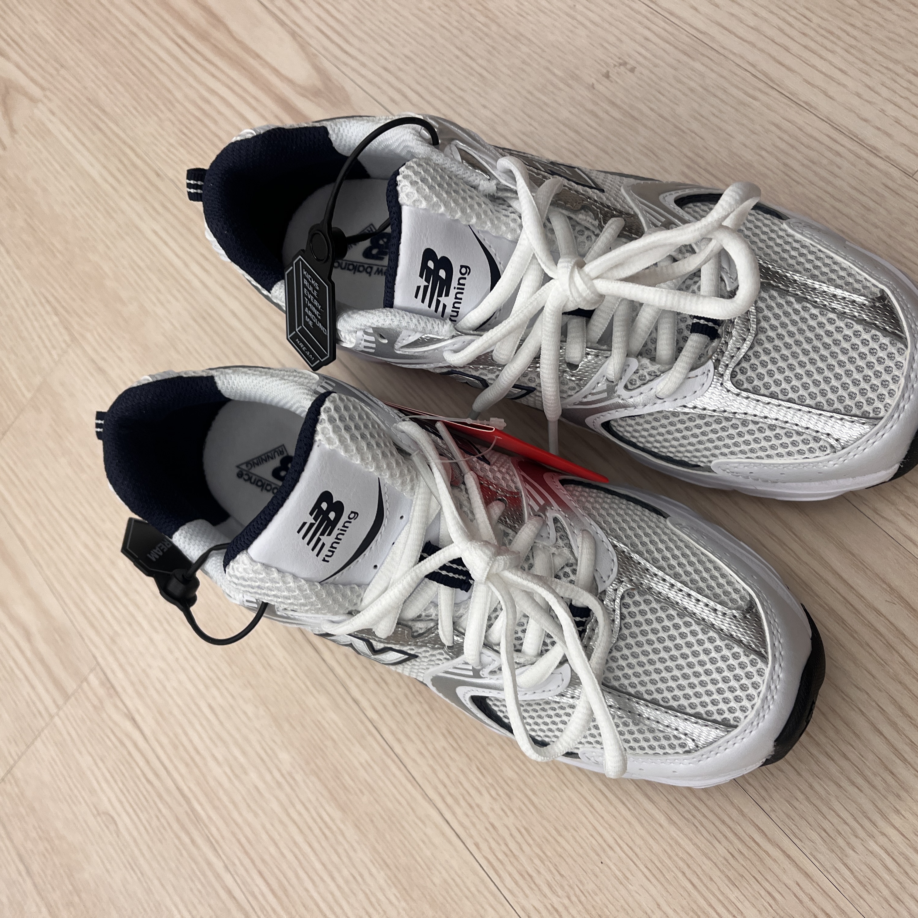 New Balance 530 White 착용 스타일
