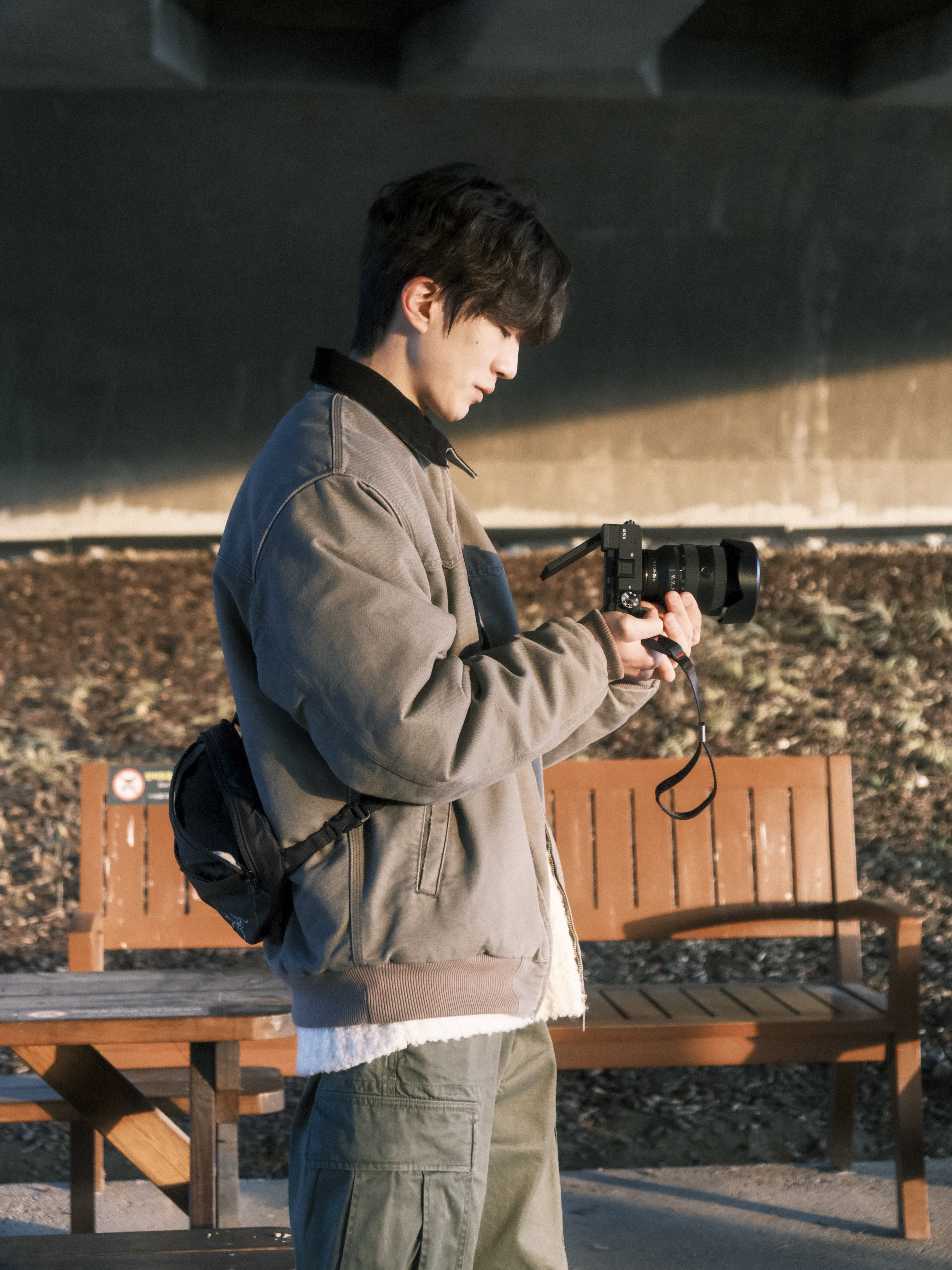 Carhartt WIP OG Santa Fe Jacket Barista Aged Canvas - Winter, Arc'teryx Heliad 6 Crossbody Bag Black 착용 스타일 - 3