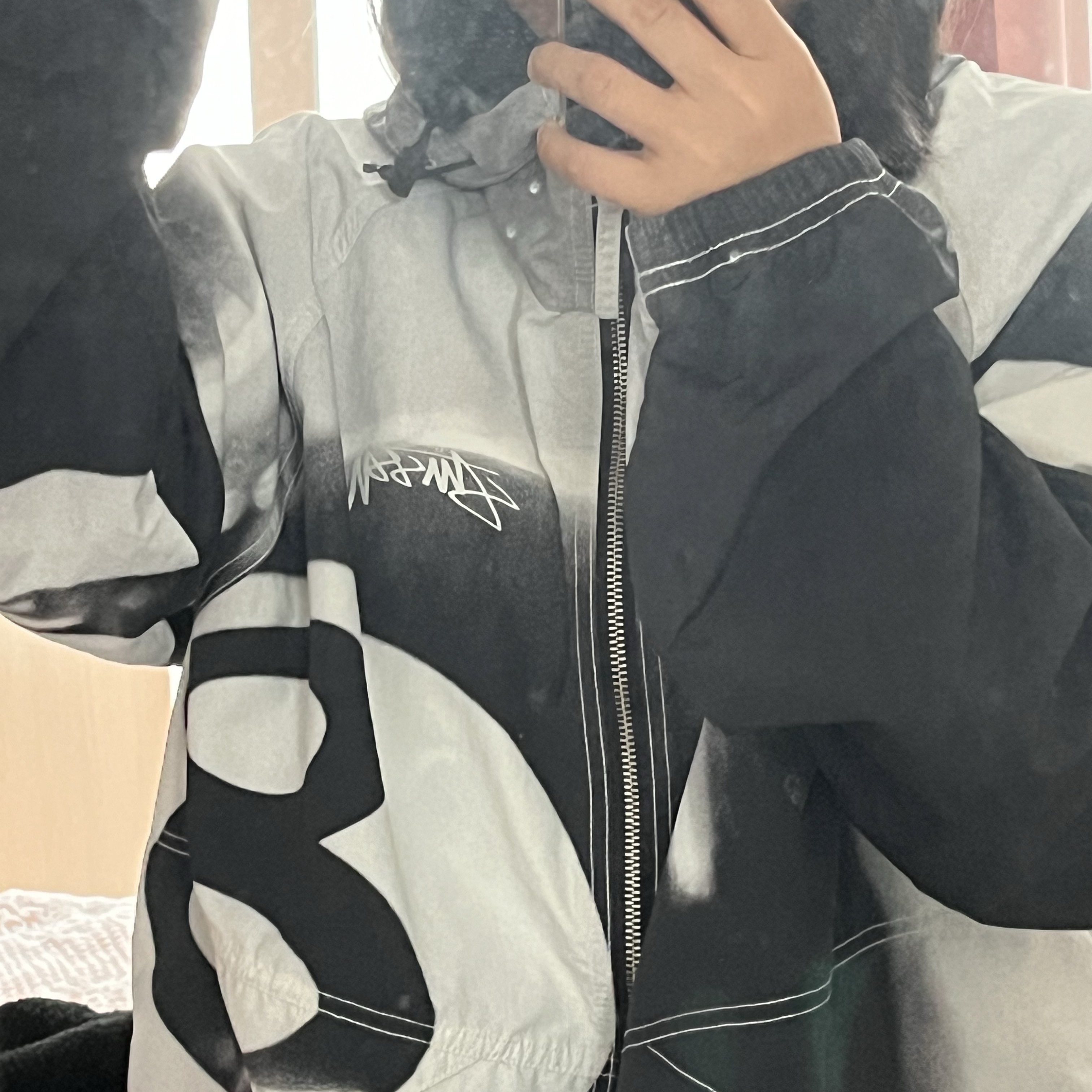 Stussy 8 Ball Beach Shell Jacket Greyscale 착용 스타일