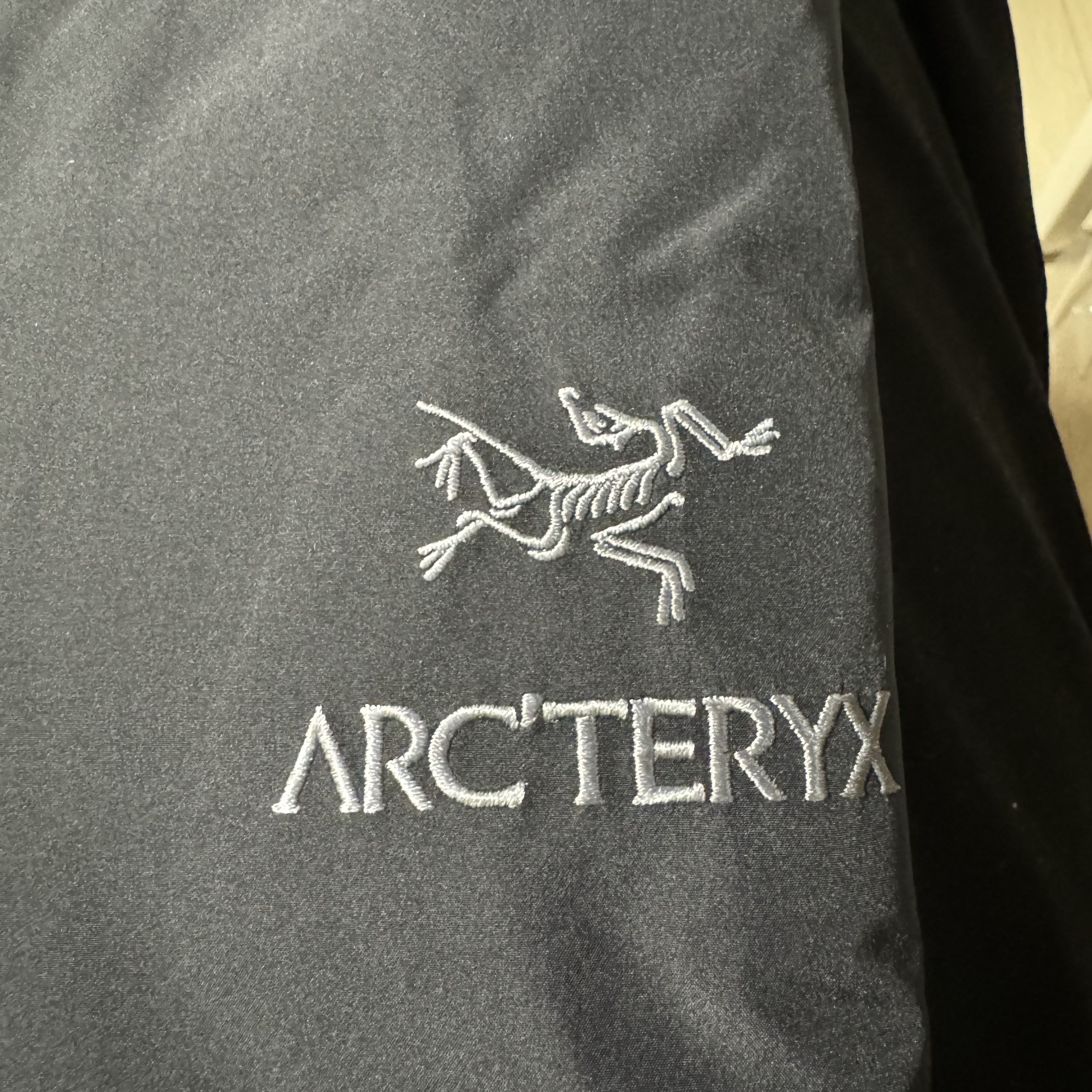 Arc'teryx Beta LT Jacket Black 착용 스타일 - 3