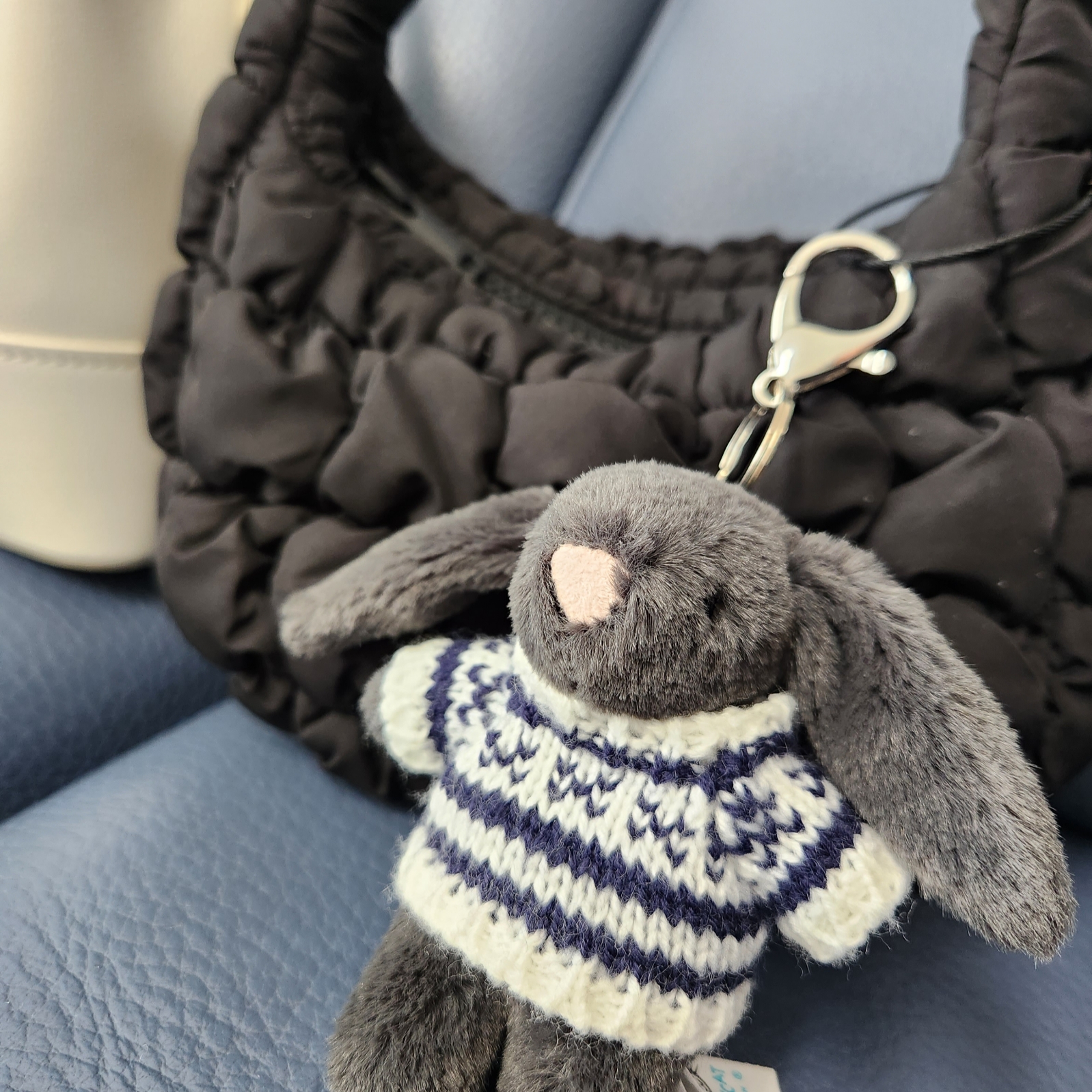 Jellycat Bashful Bunny Bag Charm Ink 착용 스타일