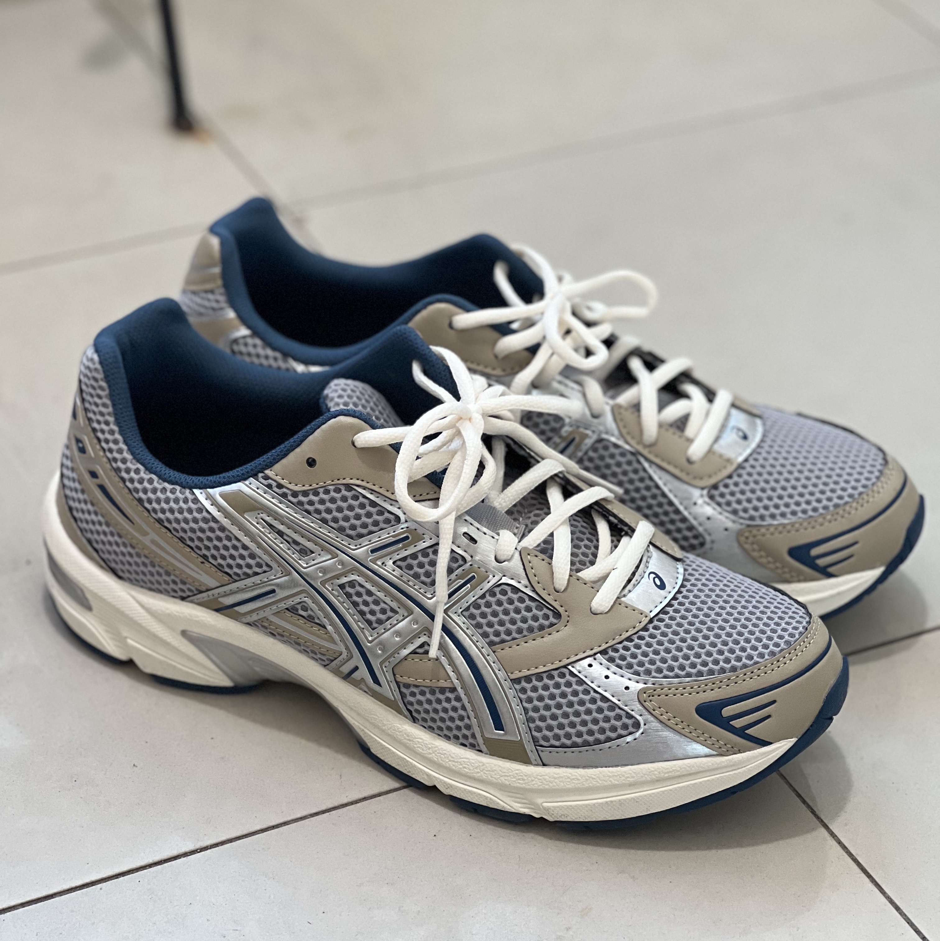 Asics Gel-1130 Oyster Grey Pure Silver 착용 스타일