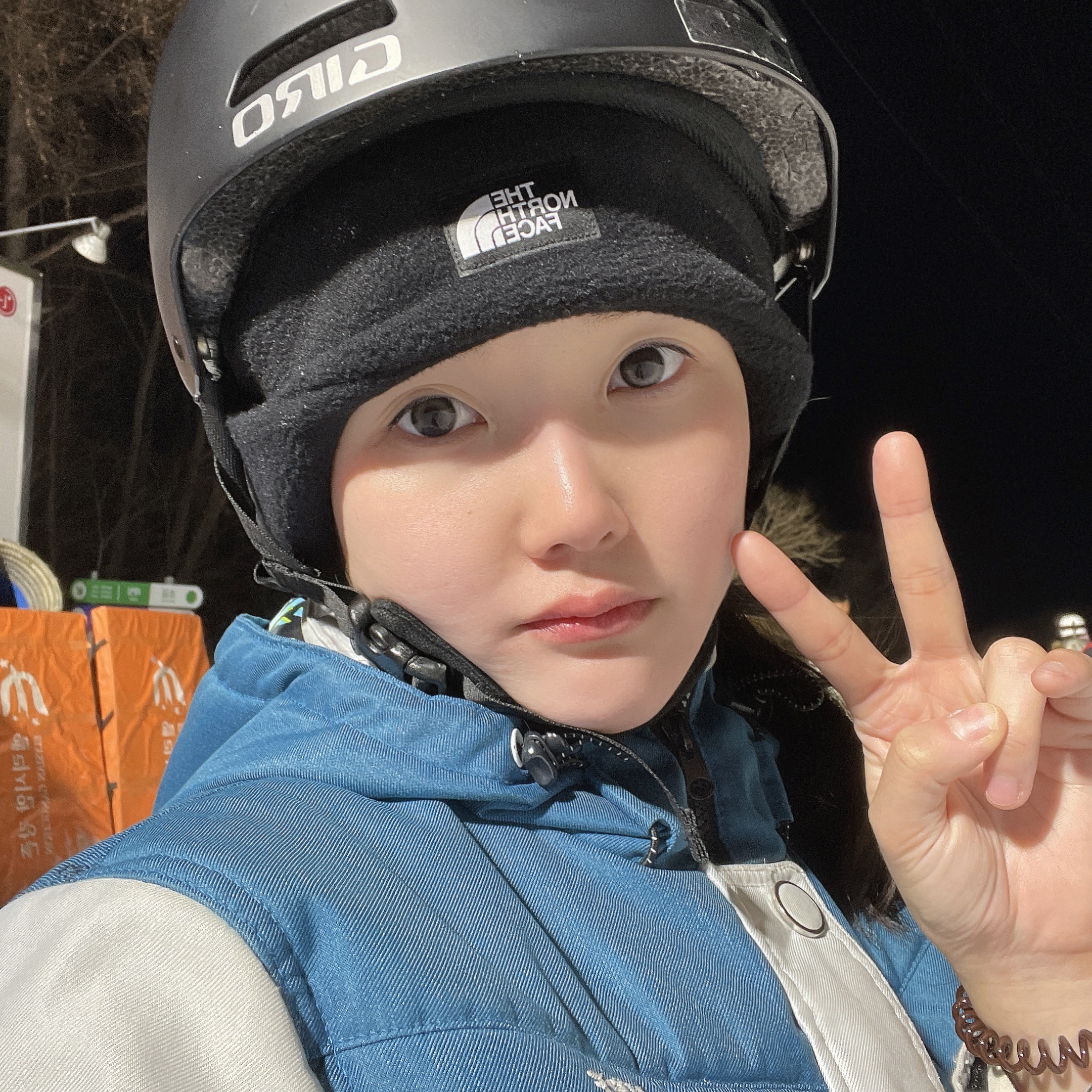 The North Face Fleece Earmuff Beanie Black 착용 스타일