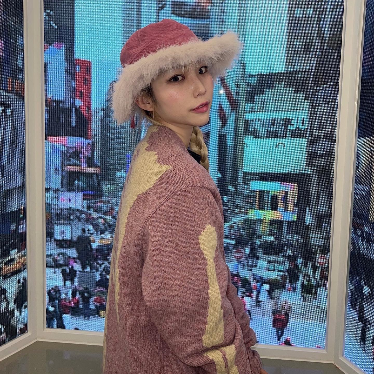 Kapital 5G Wool Bone Short Cardigan Light Purple 착용 스타일 - 3