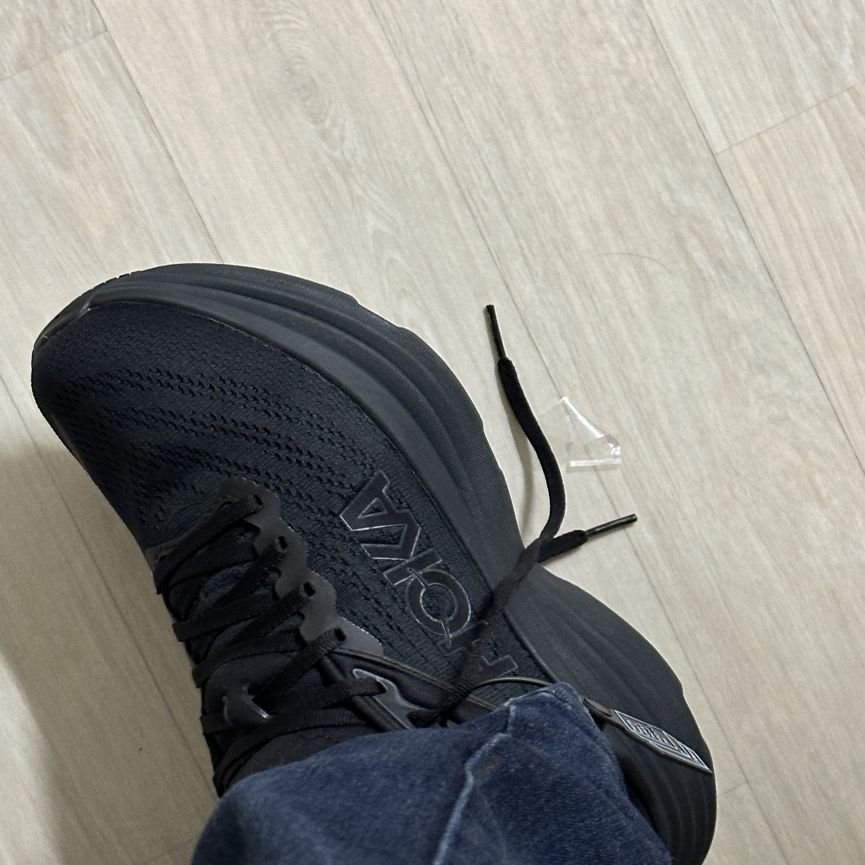 Hoka Bondi 8 Black - Regular 착용 스타일