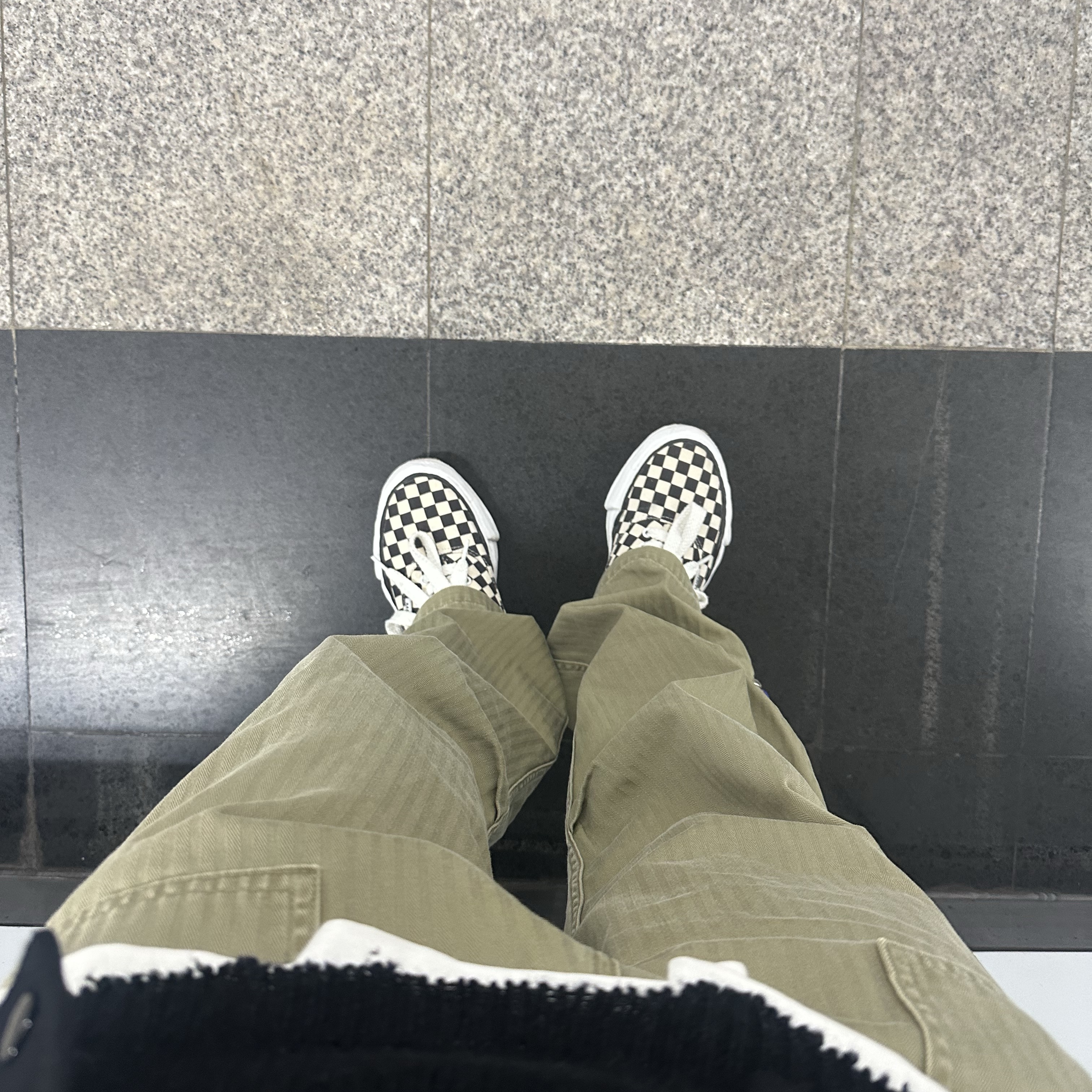 Kapital Sulfurized Herringbone Easy Baker Pants Studs Remake Khaki, Maison Mihara Yasuhiro Baker OG Sole Canvas Low Cut Sneakers Black White 착용 스타일 - 2