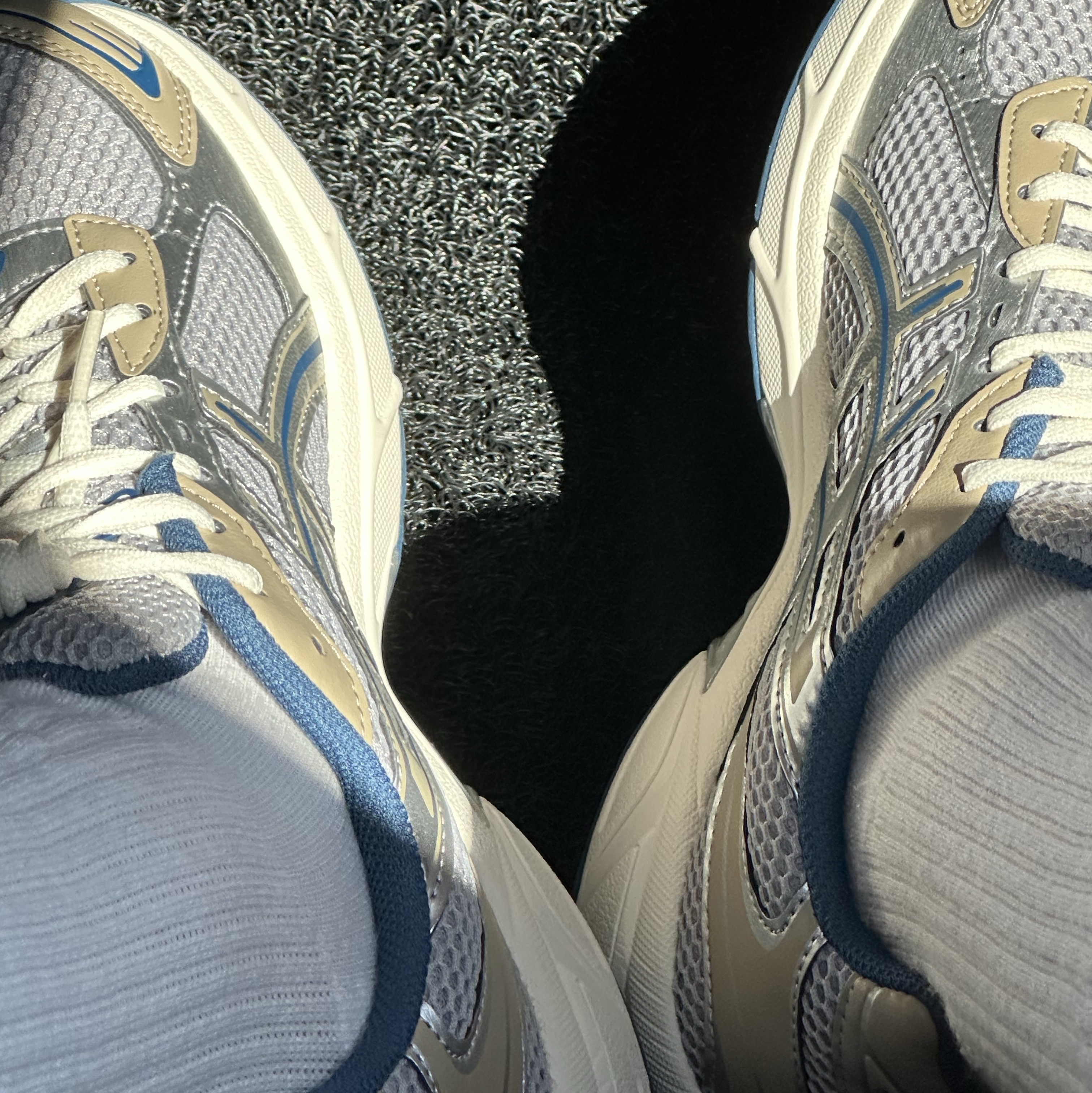 Asics Gel-1130 Oyster Grey Pure Silver 착용 스타일 - 3