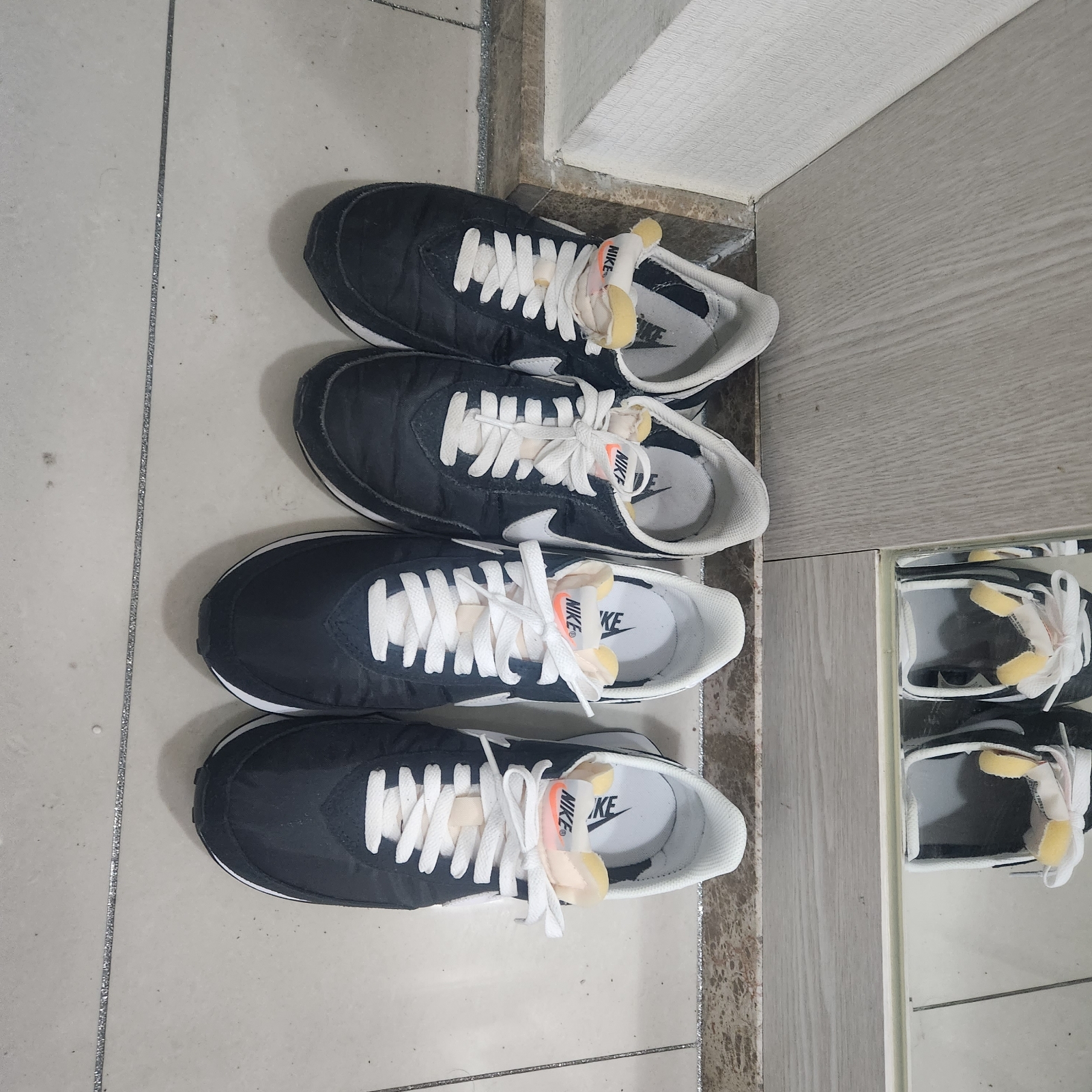 Nike Waffle Trainer 2 Black White 착용 스타일