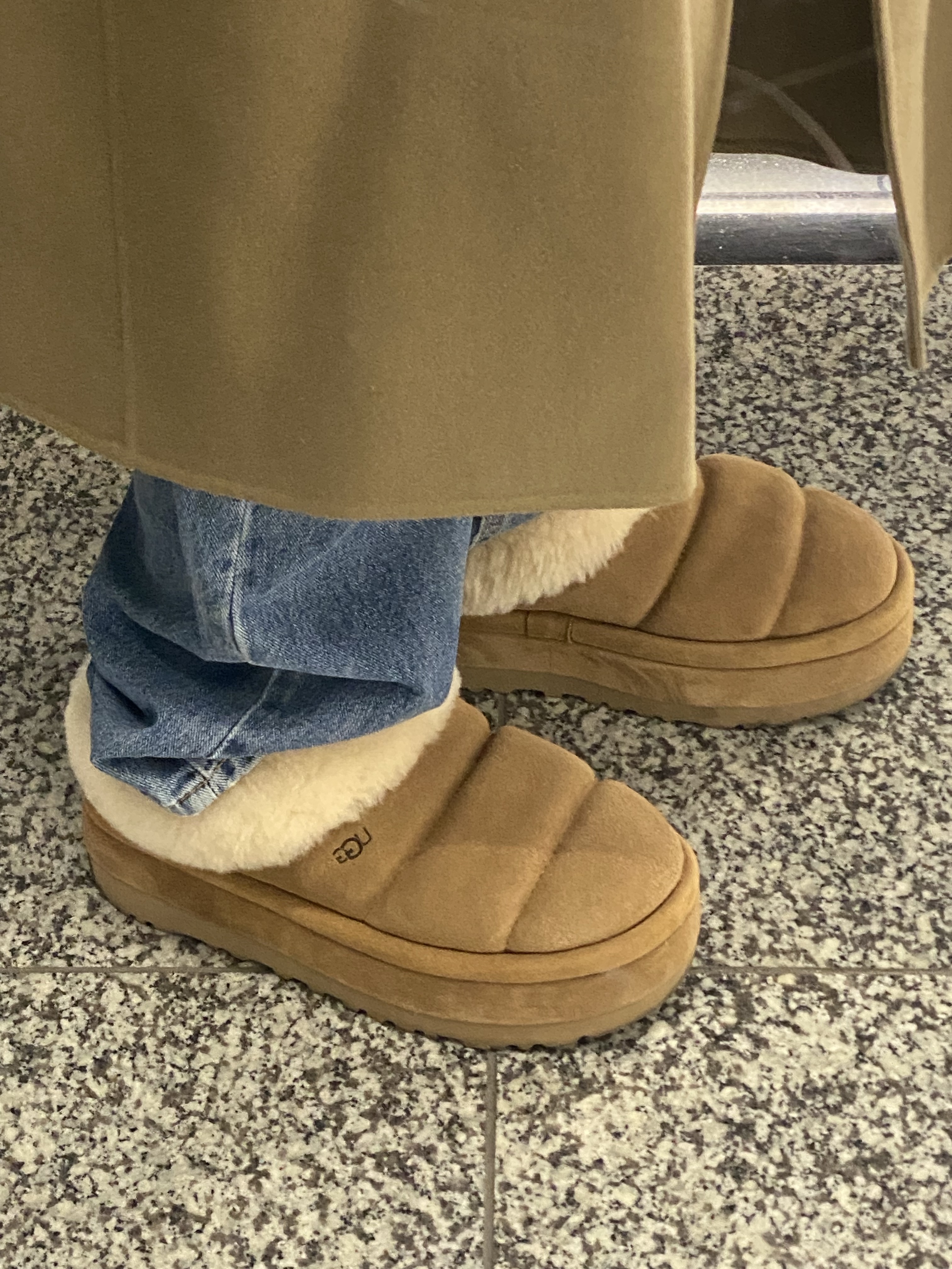 (W) UGG Tazzlita Chestnut 착용 스타일 - 2