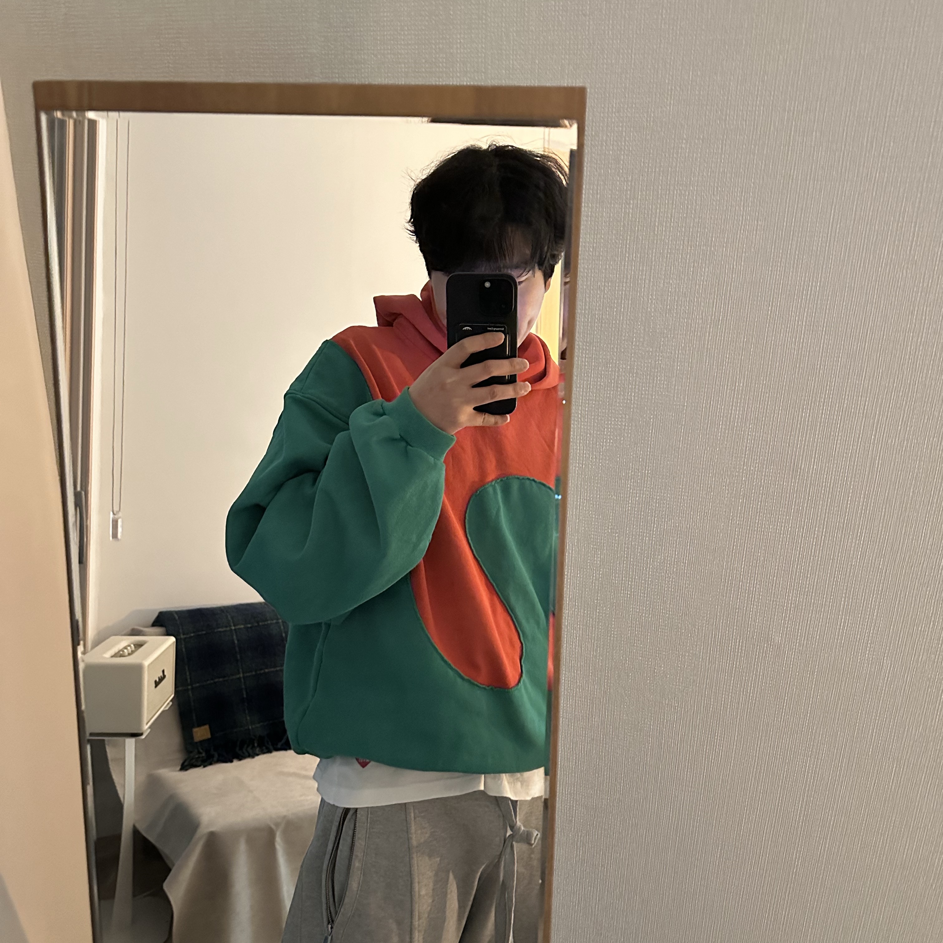 ERL Swirl Fleece Hoodie Red Green, Human Made T-Shirts White (3 Pack) 착용 스타일