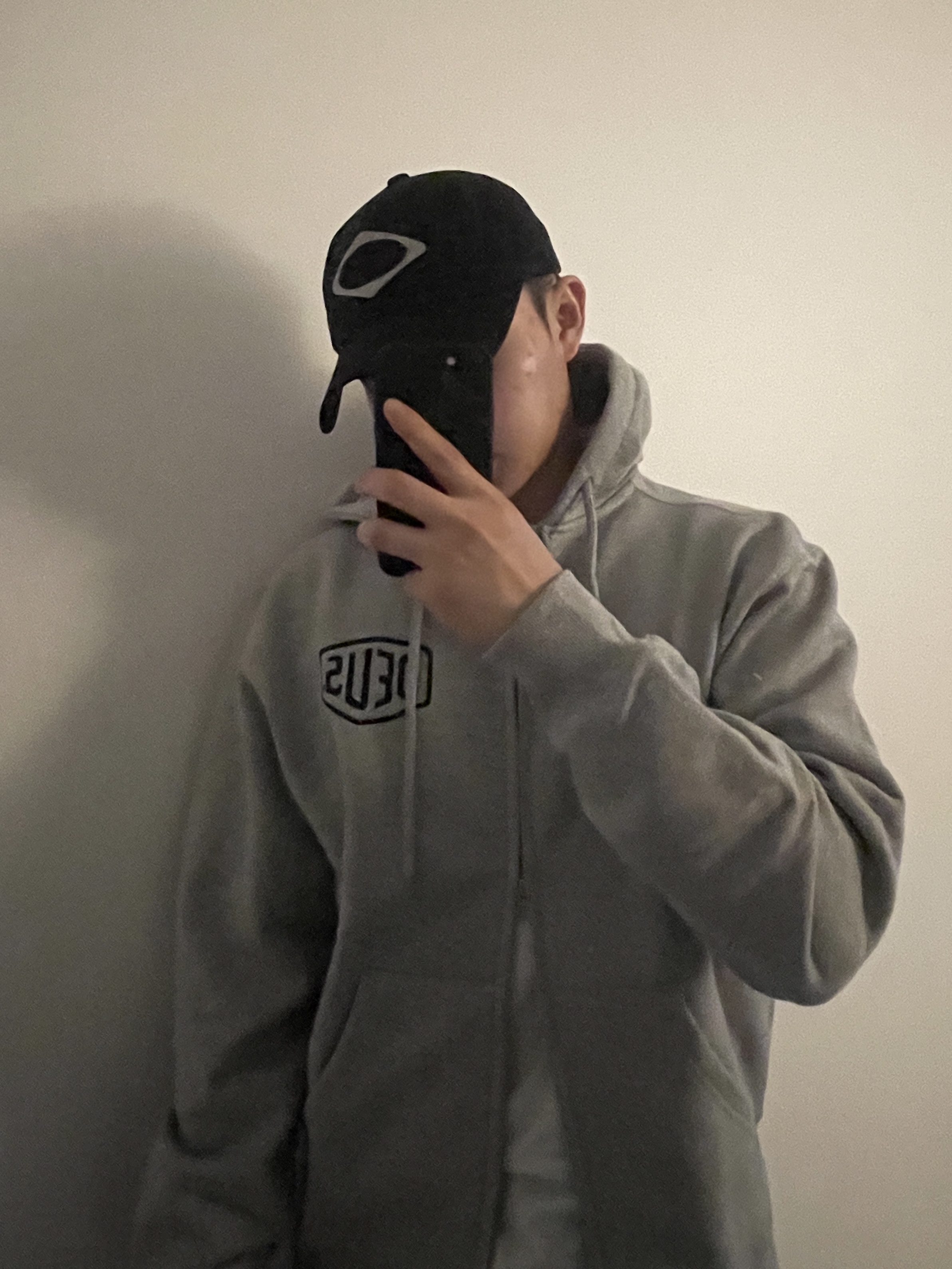 Mischief Rhombus Ball Cap Black, Deus Ex Machina Seoul College Hooded Jacket Grey Heather 착용 스타일 - 2