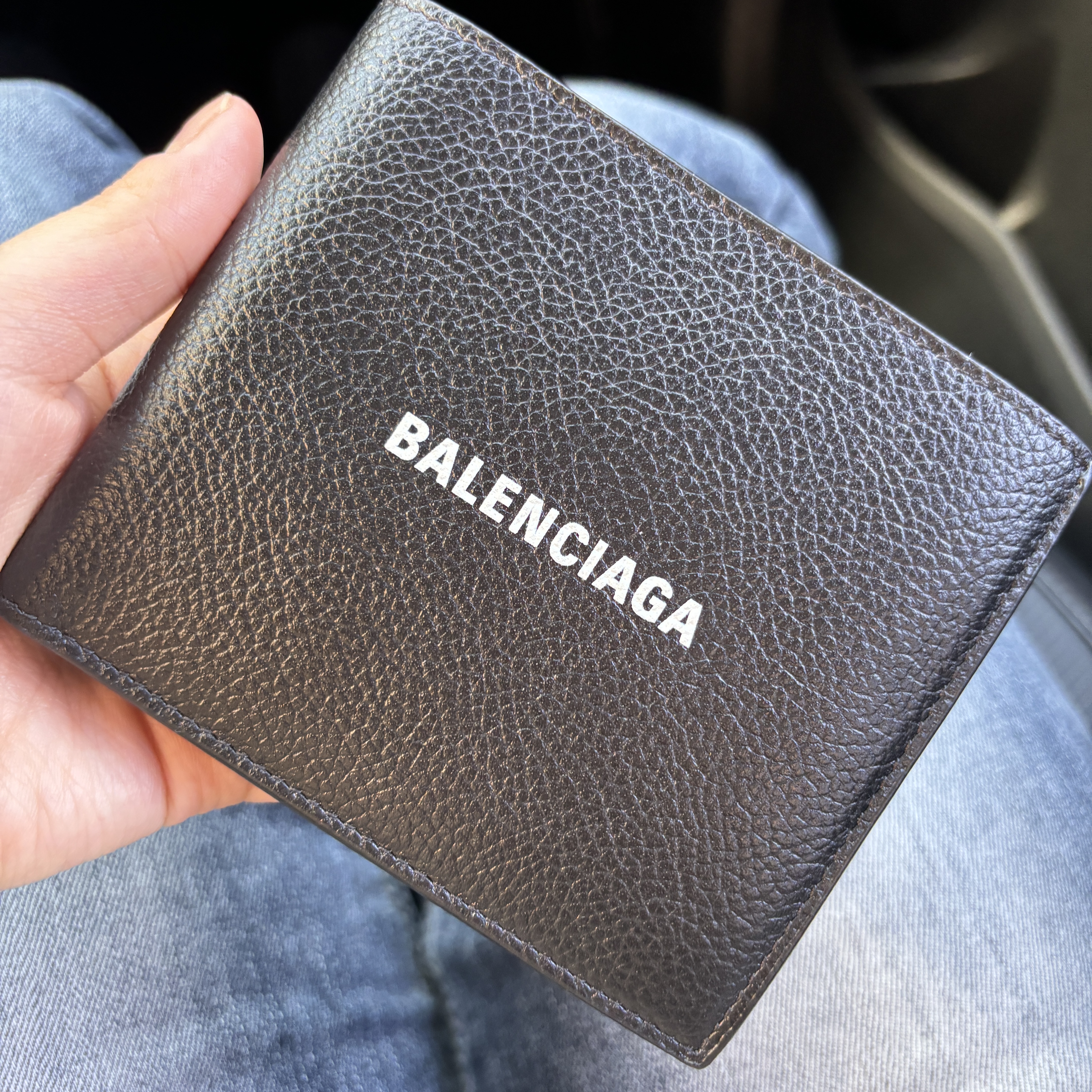 Balenciaga Cash Square Folded Wallet Black 착용 스타일