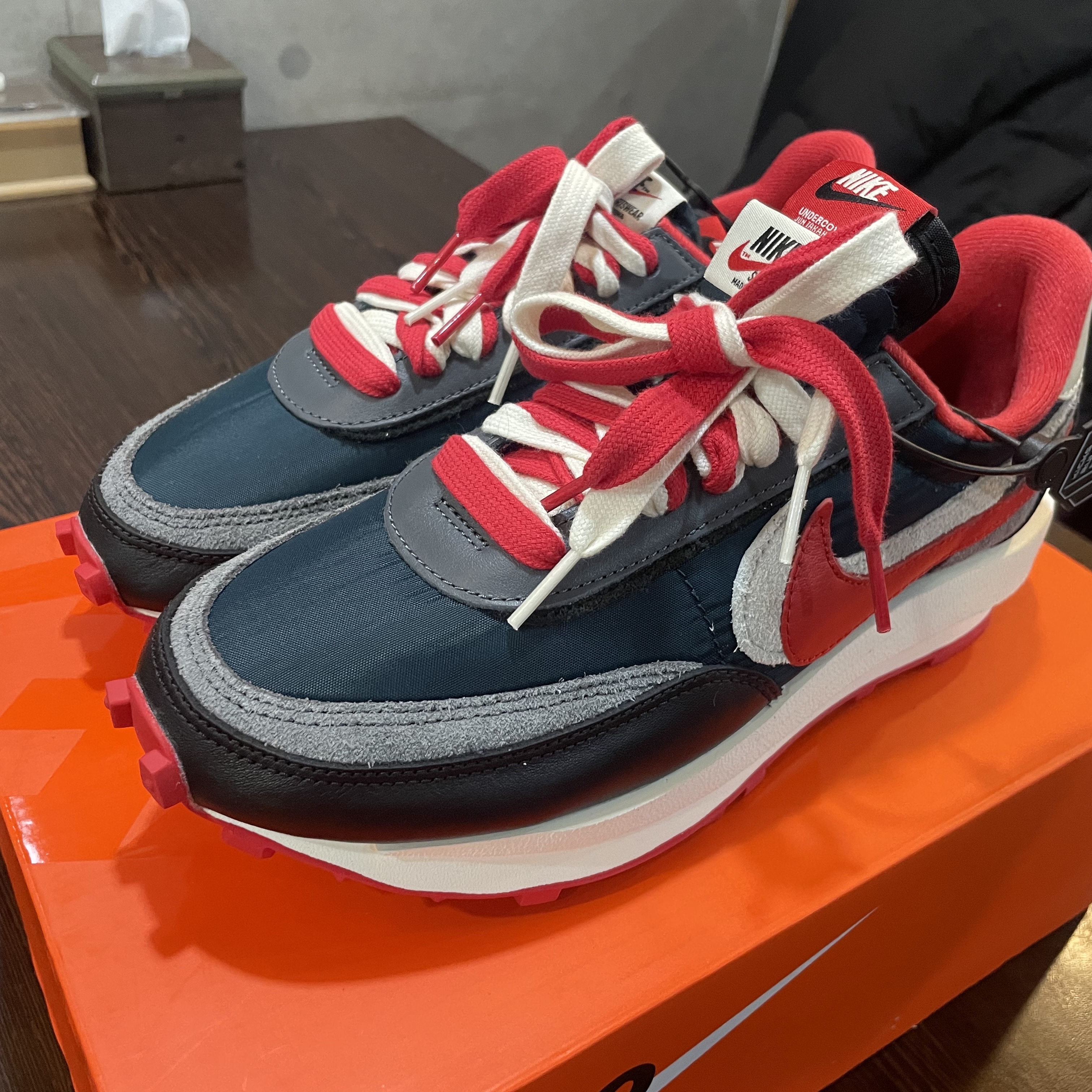 Nike x Sacai x Undercover LDWaffle Midnight Spruce University Red 착용 스타일