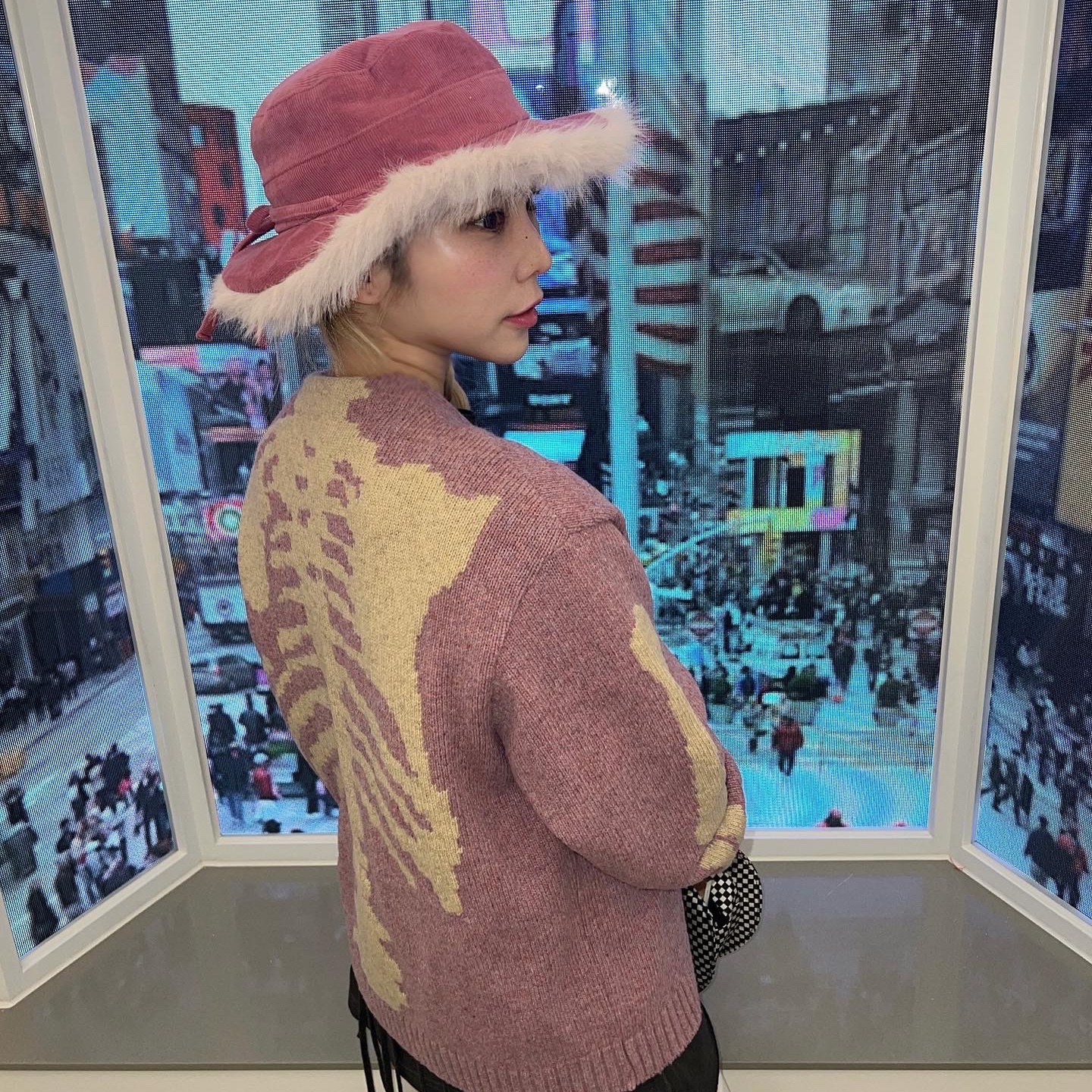 Kapital 5G Wool Bone Short Cardigan Light Purple 착용 스타일 - 2