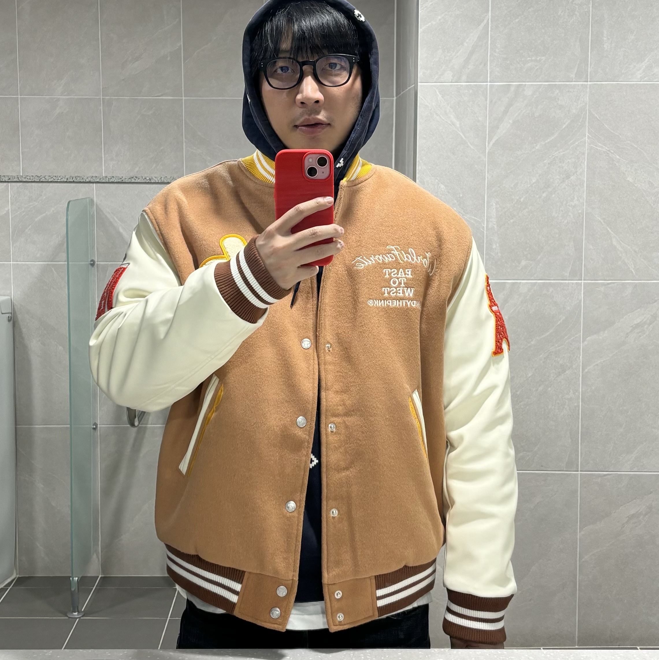 Vandy The Pink Charr Burger Varsity Jacket Mustard Brown, Apple iPhone 15 Plus 128GB Pink (Korean Ver.) 착용 스타일