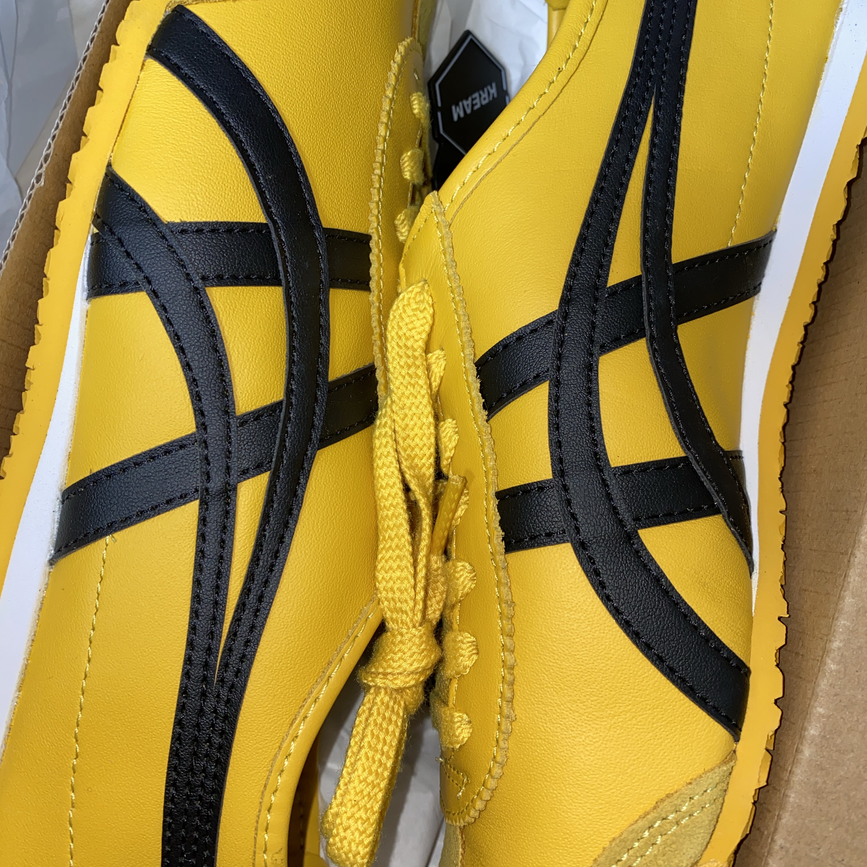 Onitsuka Tiger Mexico 66 Yellow Black 착용 스타일