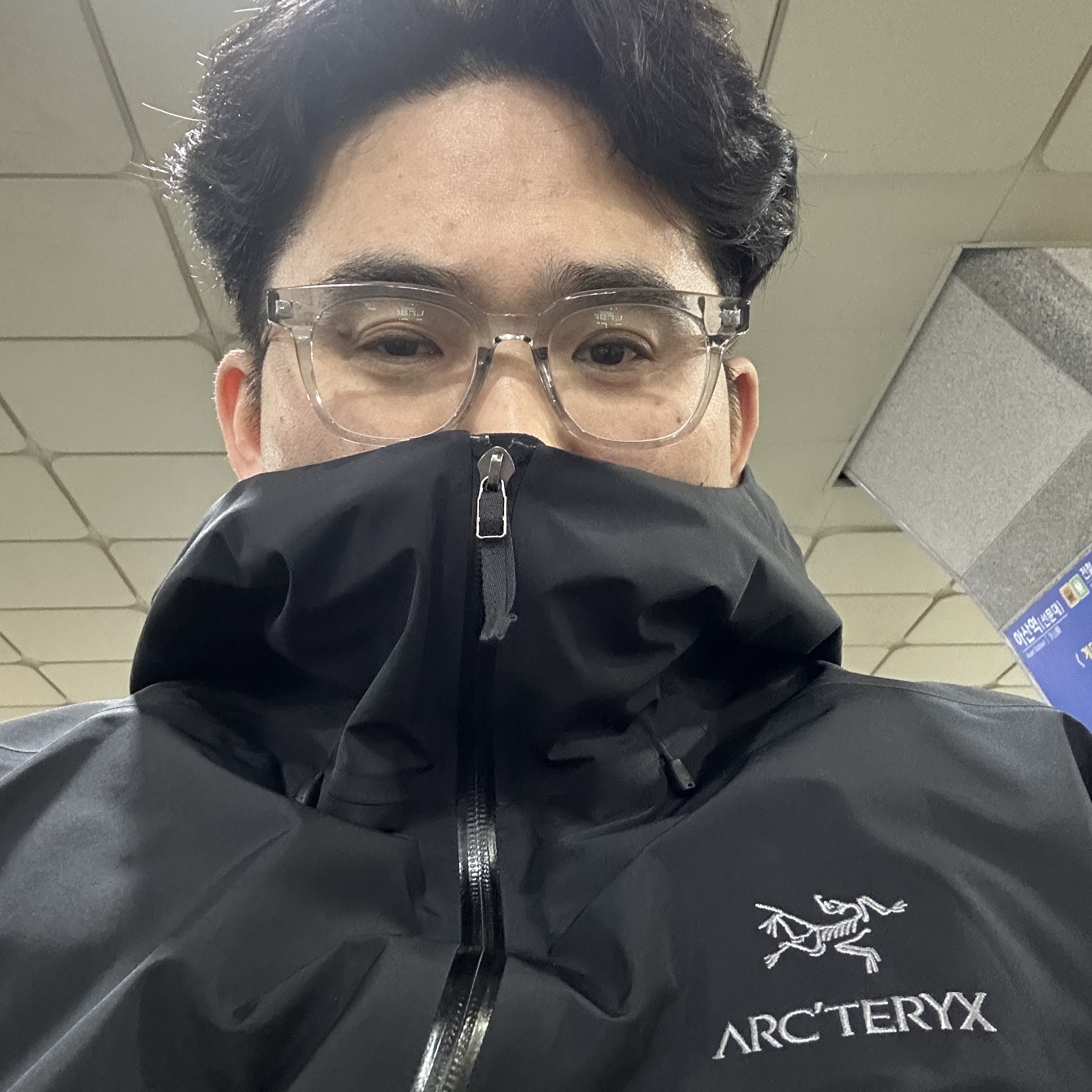 Arc'teryx Beta LT Jacket Black 착용 스타일