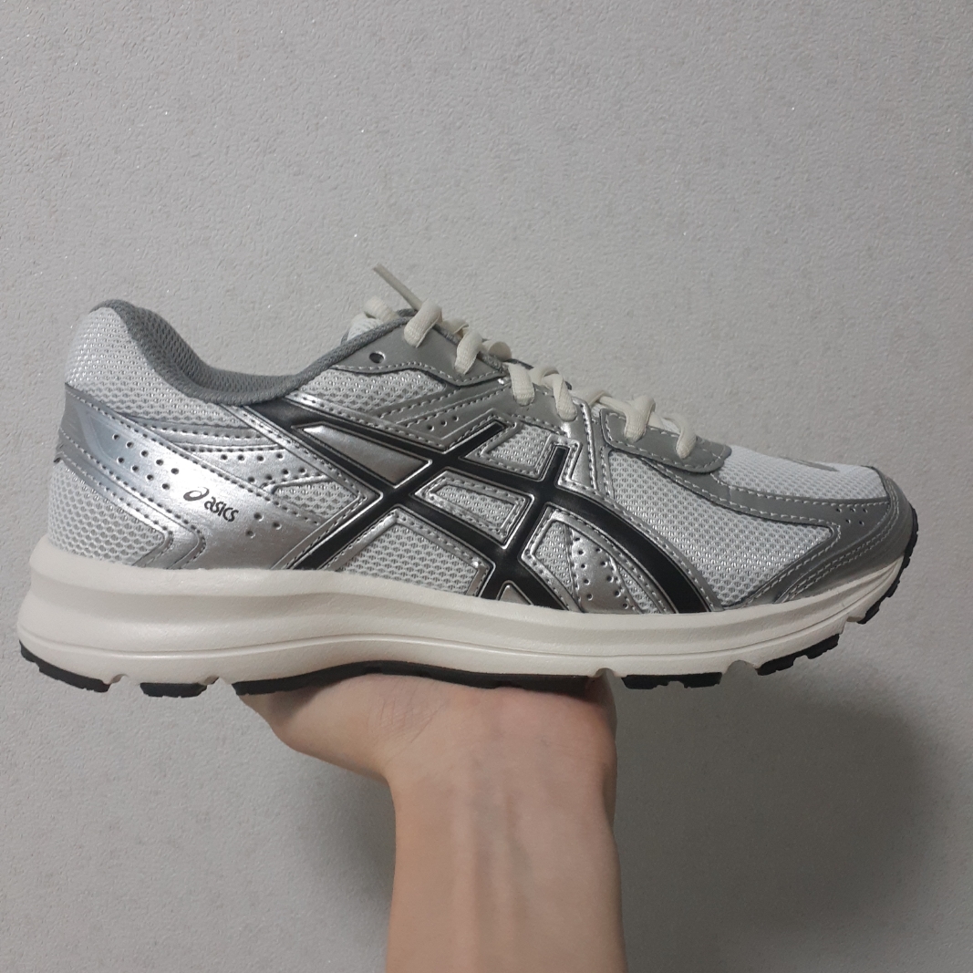 Asics Jog 100 S White Black - 2E Wide 착용 스타일