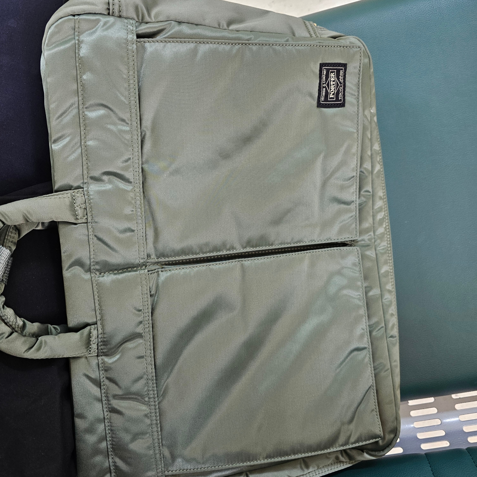 Porter Tanker 3Way Briefcase Sage Green 착용 스타일